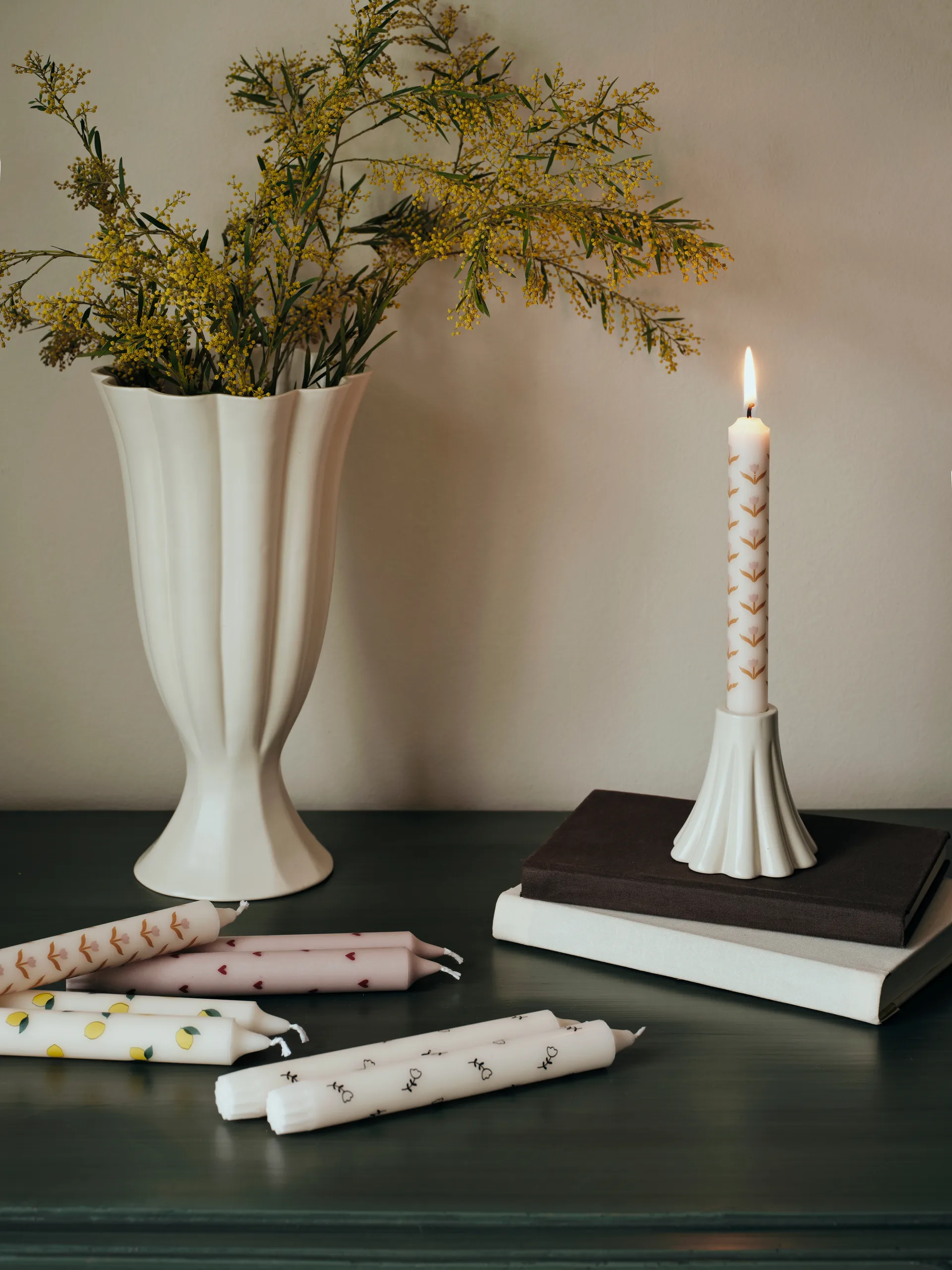 Tulip テーパードキャンドル 2本, White-soft pink Broste Copenhagen | ブロスト コペンハーゲン