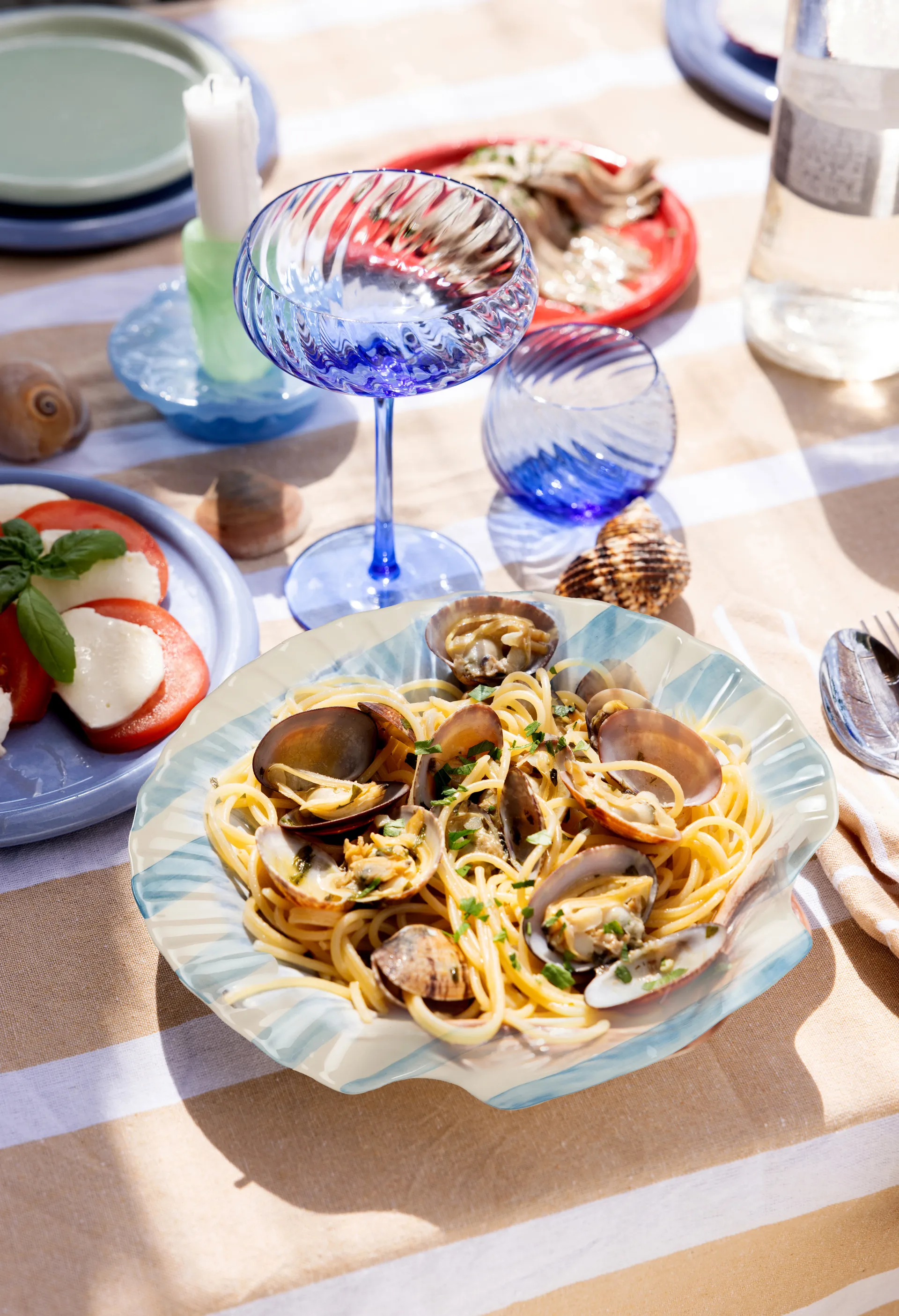 Armona ストライププレート 23.5x23.5 cm, Light blue-white Byon | バイオン