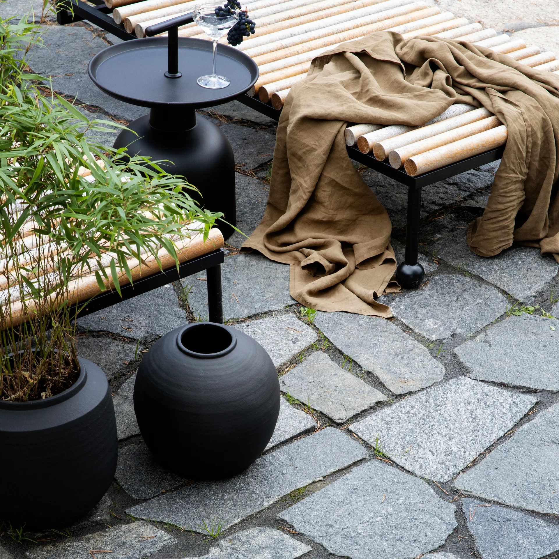 Bee 植木鉢 Ø29.5 cm, Black Byon | バイオン