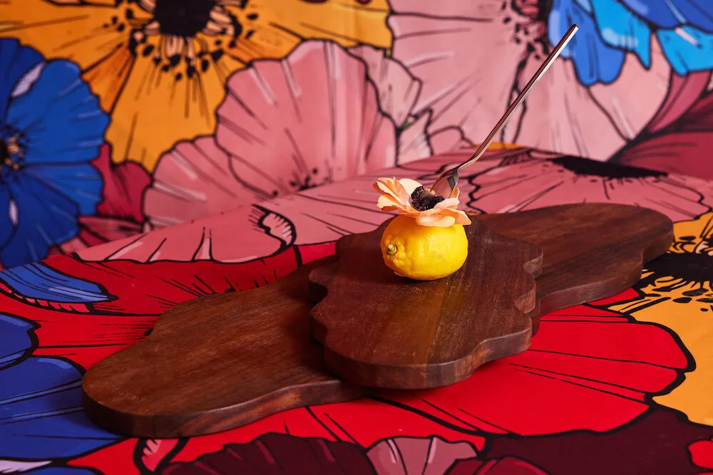 Flowy カッティングボード 25x70 cm, Acacia Byon | バイオン