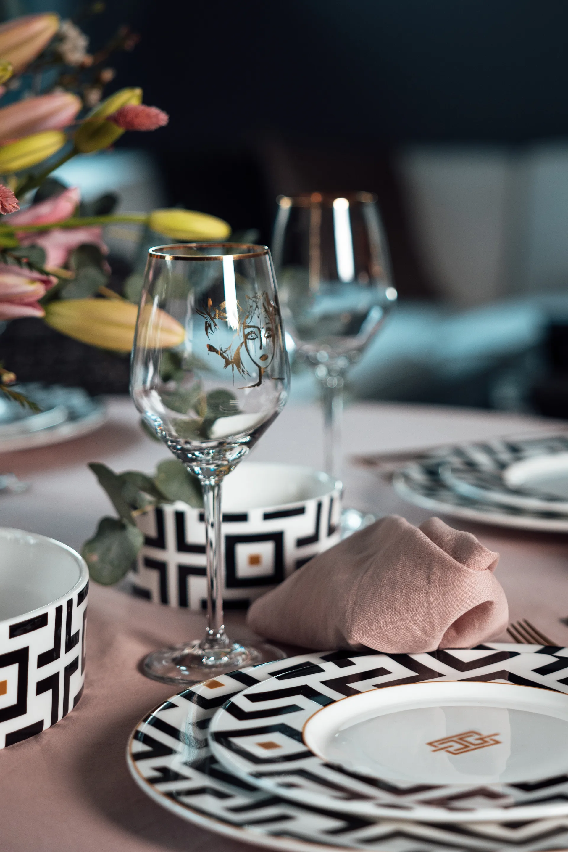 DECO プレート Ø22.5 cm, White-black Carolina Gynning | カロライナ ギニング