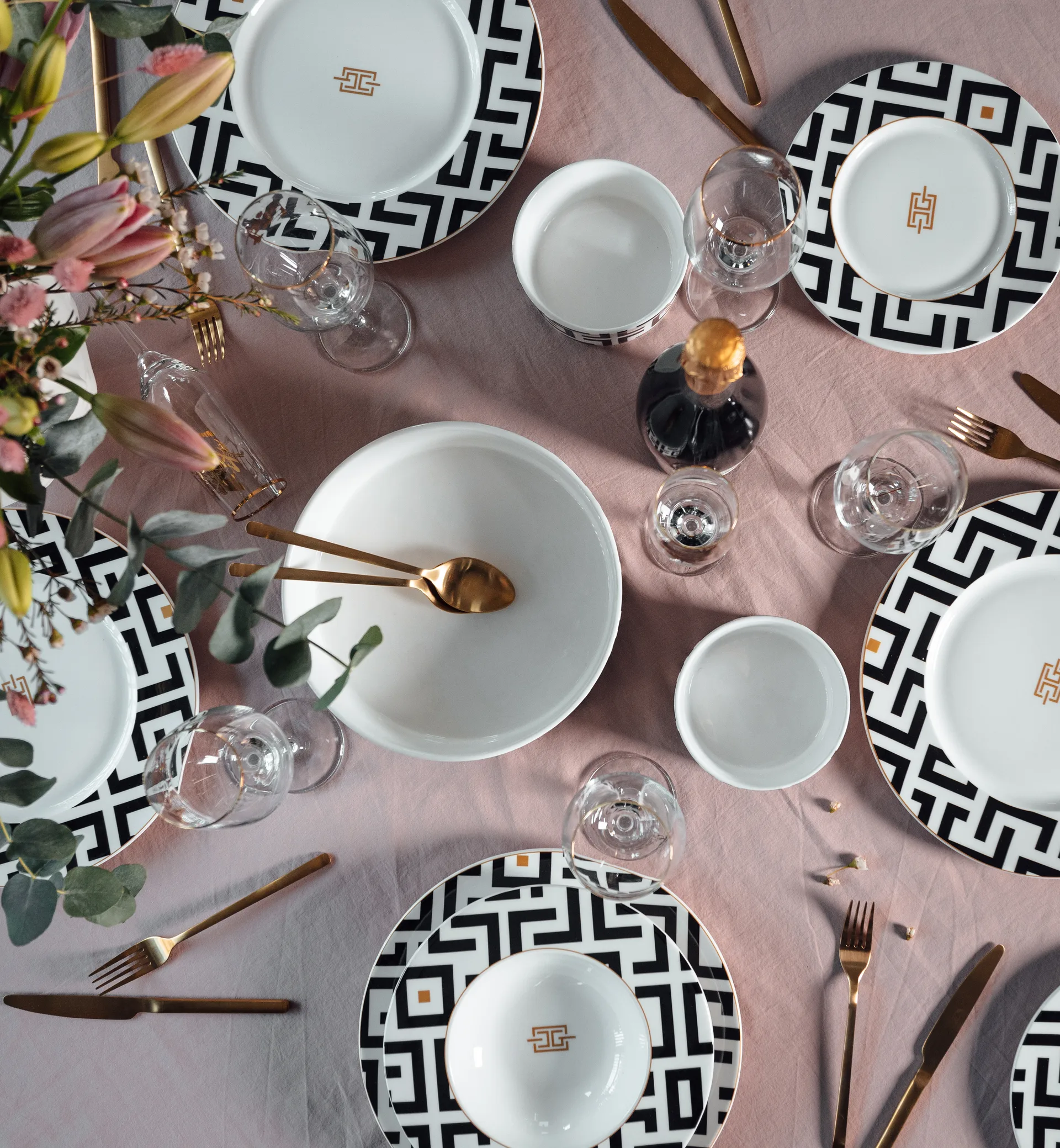 DECO プレート Ø29 cm, White-black Carolina Gynning | カロライナ ギニング