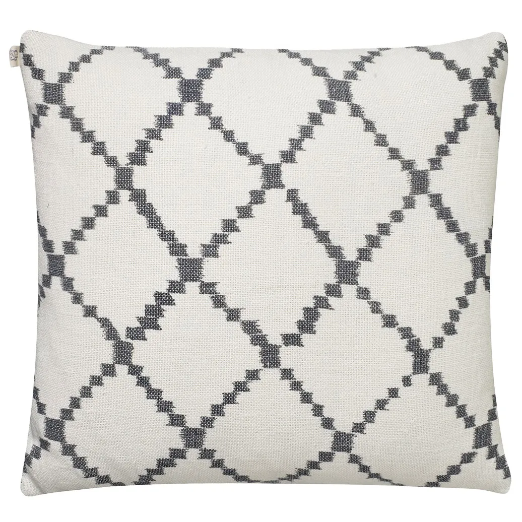 Ikat Kerela クッションカバー 50x50 cm, White-grey Chhatwal & Jonsson | チャットワル＆ヨンソン