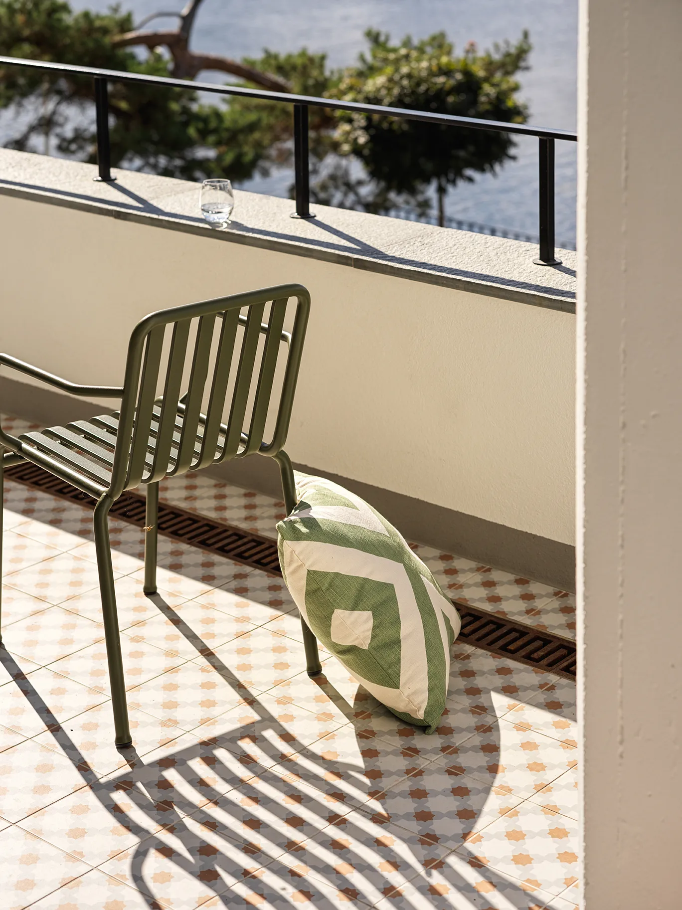 Impal アウトドアクッション, Sage/off white. 50 cm Chhatwal & Jonsson | チャットワル＆ヨンソン