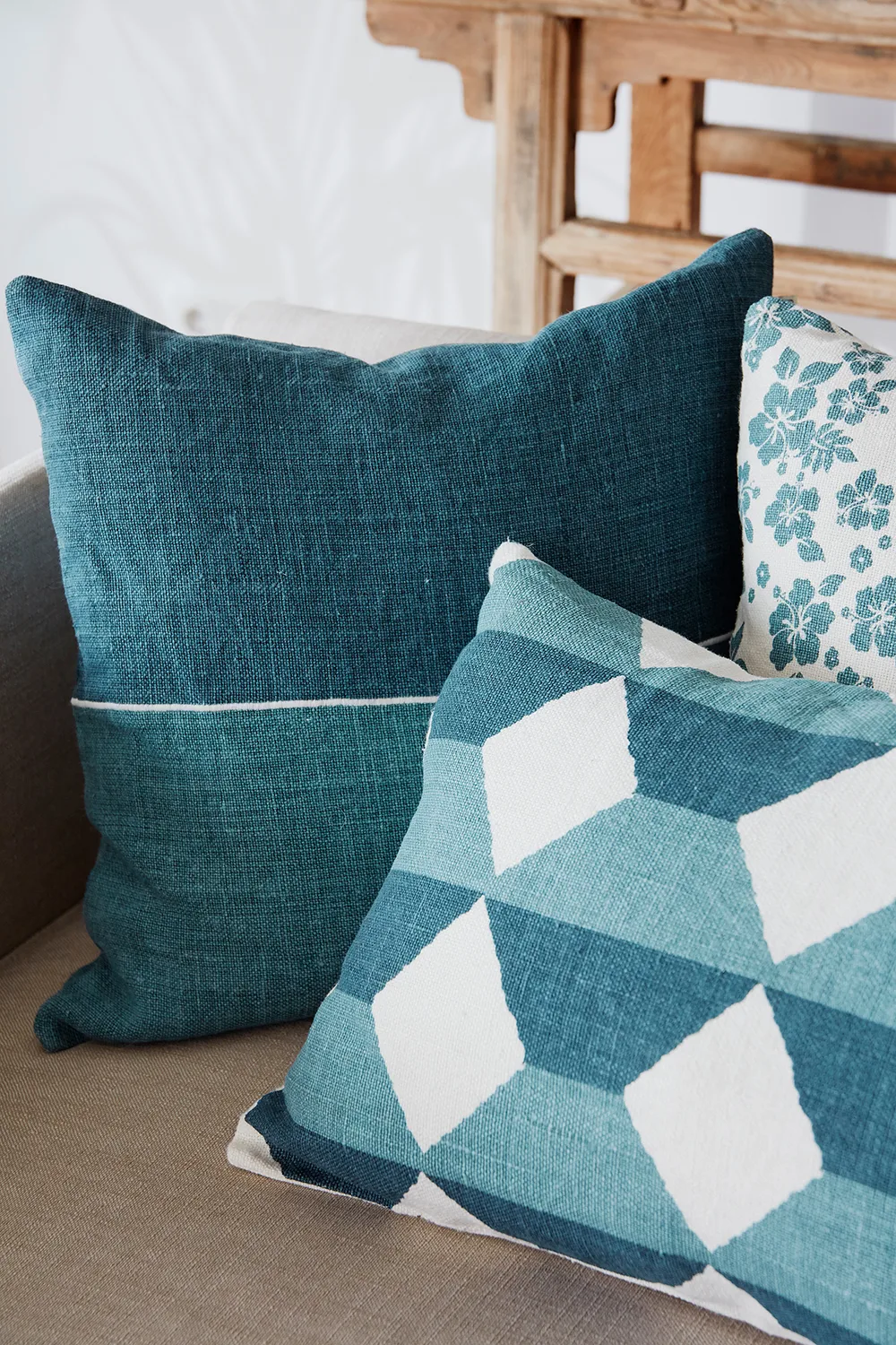 Indu クッションカバー 50x50 cm, Off white-heaven blue Chhatwal & Jonsson | チャットワル＆ヨンソン