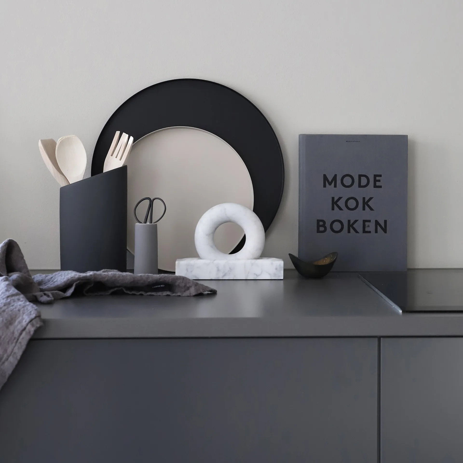 クーイー トレイ 40 cm ラウンド, black Cooee Design | クーイーデザイン