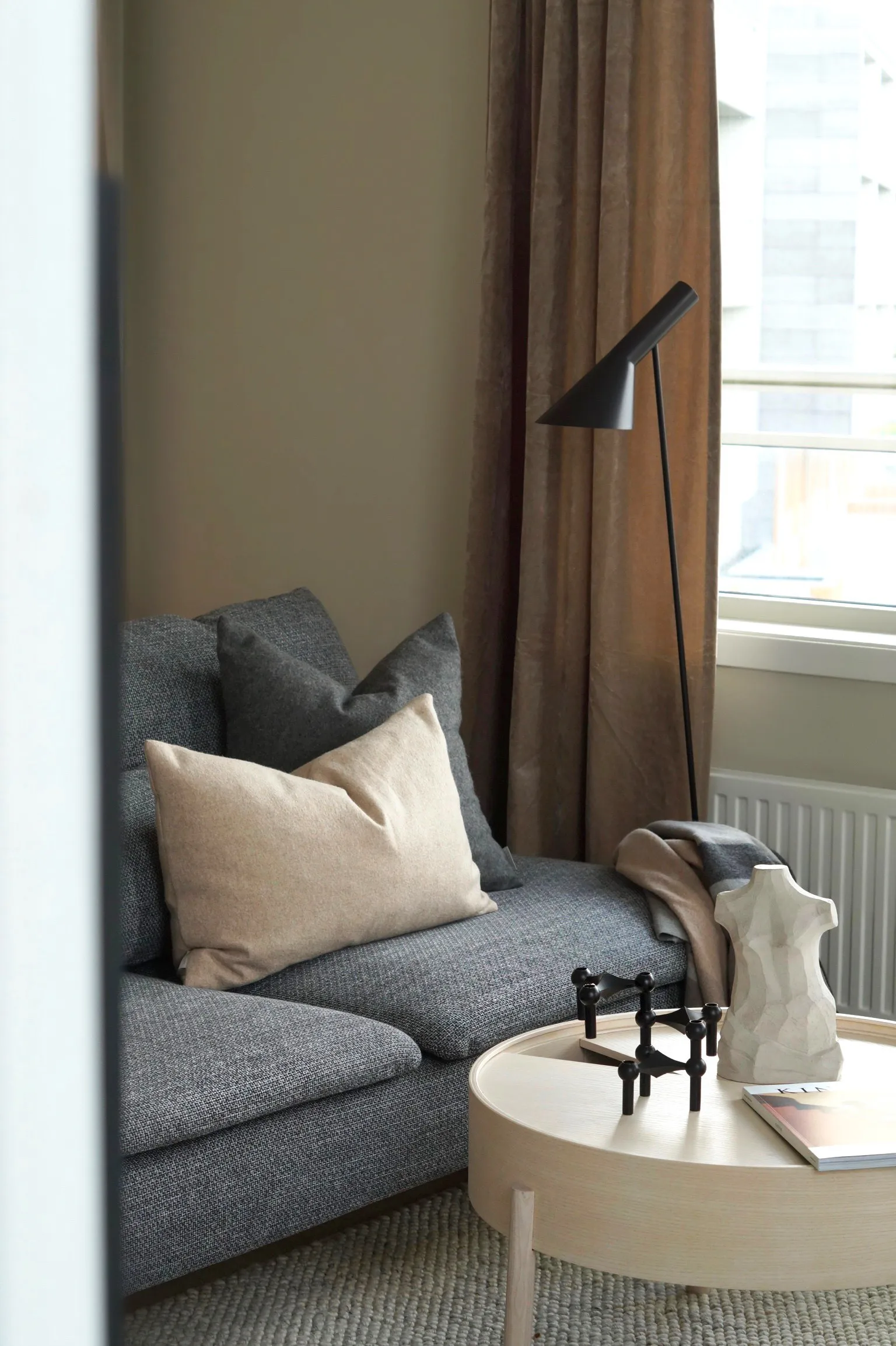 Eve II スカルプチャー, limestone Cooee Design | クーイーデザイン