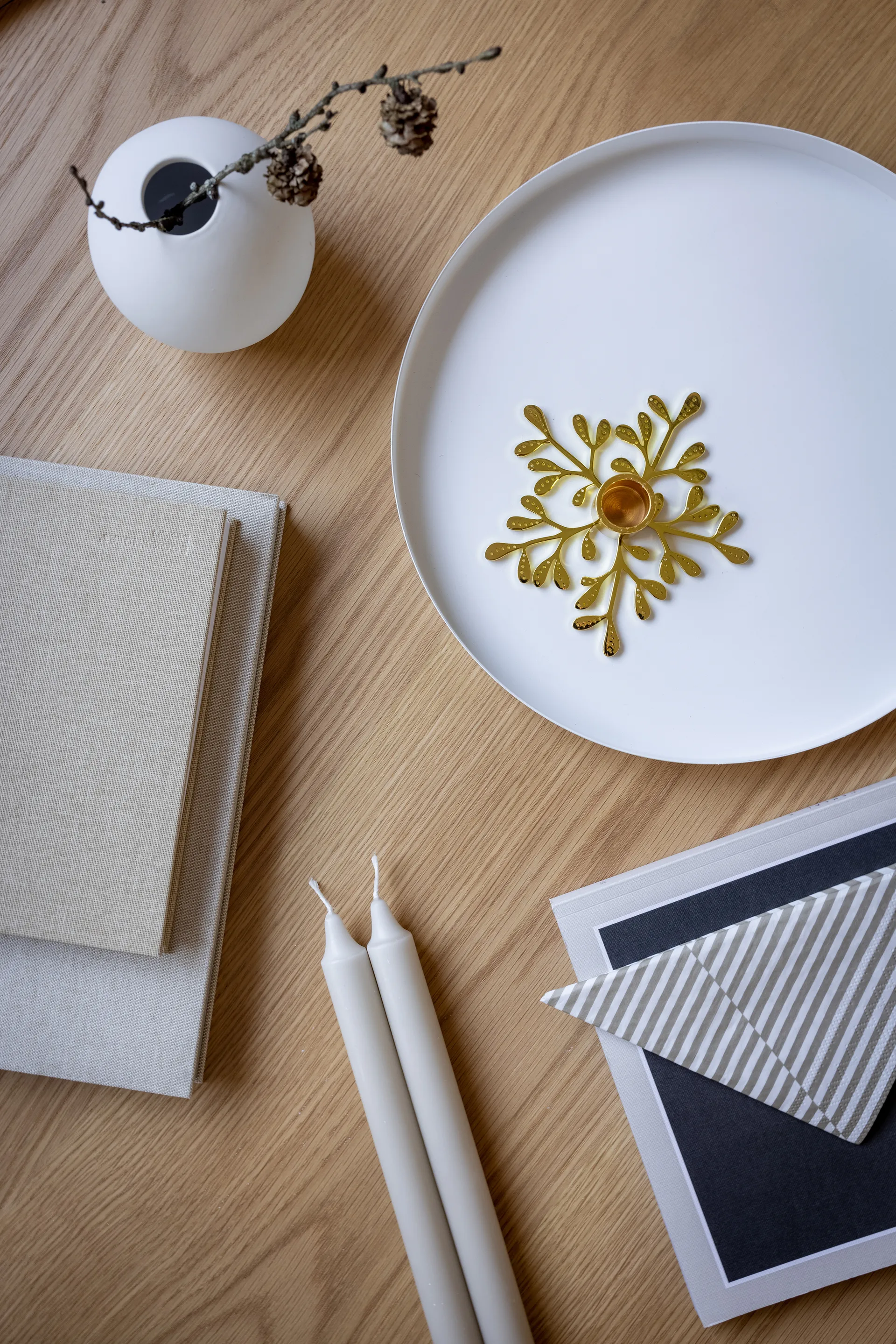 Mistletoe キャンドルスティック, brass Cooee Design | クーイーデザイン