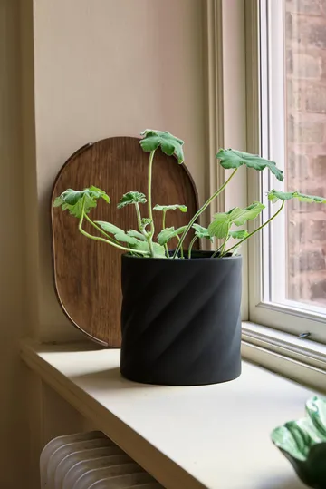 Twist 植木鉢 - Black, medium Ø19 cm - Cooee Design | クーイーデザイン