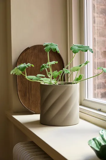 Twist 植木鉢 - Sand, medium Ø19 cm - Cooee Design | クーイーデザイン