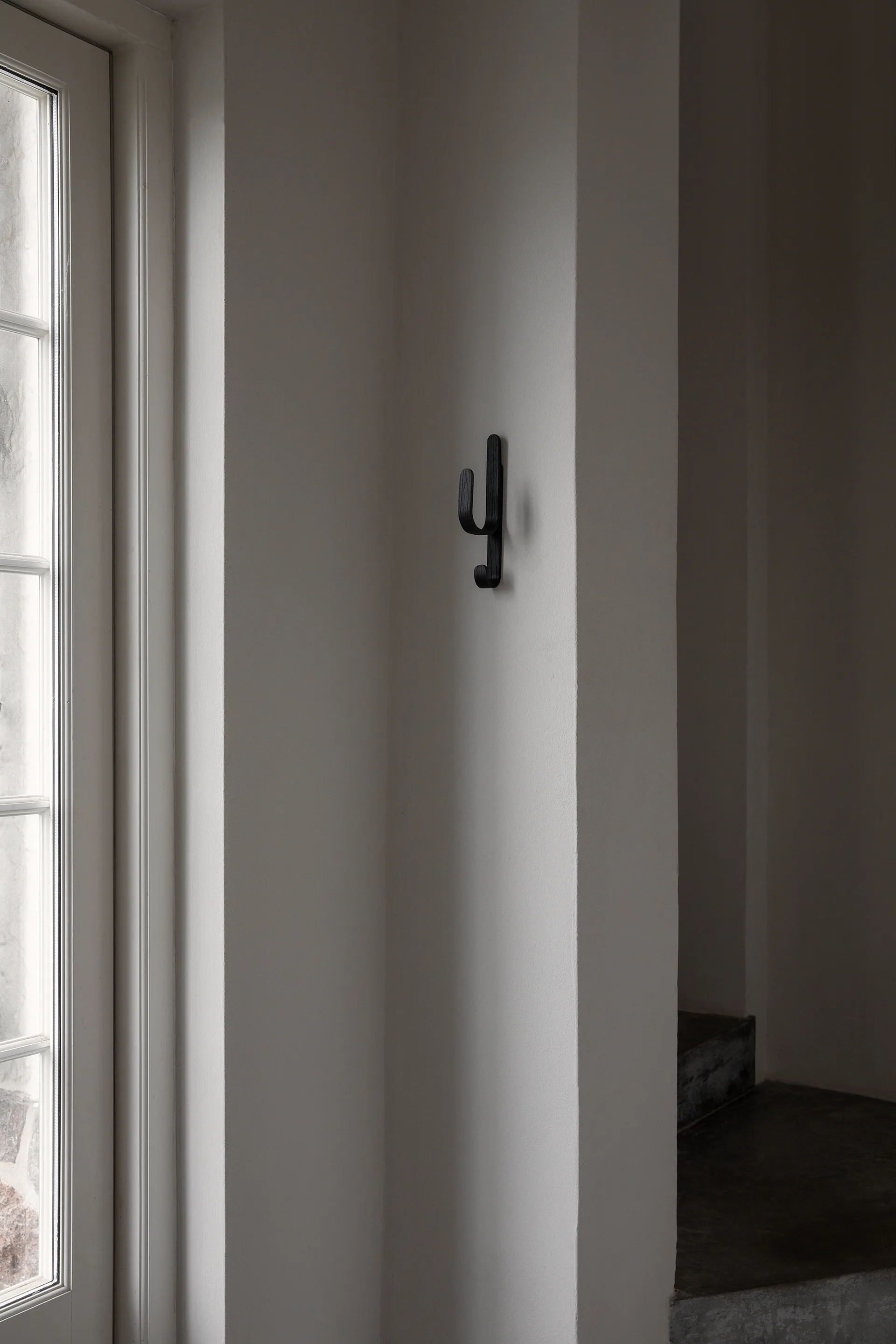 Woody フック One, Black stained oak Cooee Design | クーイーデザイン