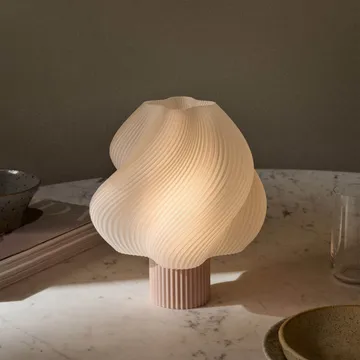 Soft Serve ポータブルテーブルランプ - Wild strawberry, 23 cm - Crème Atelier