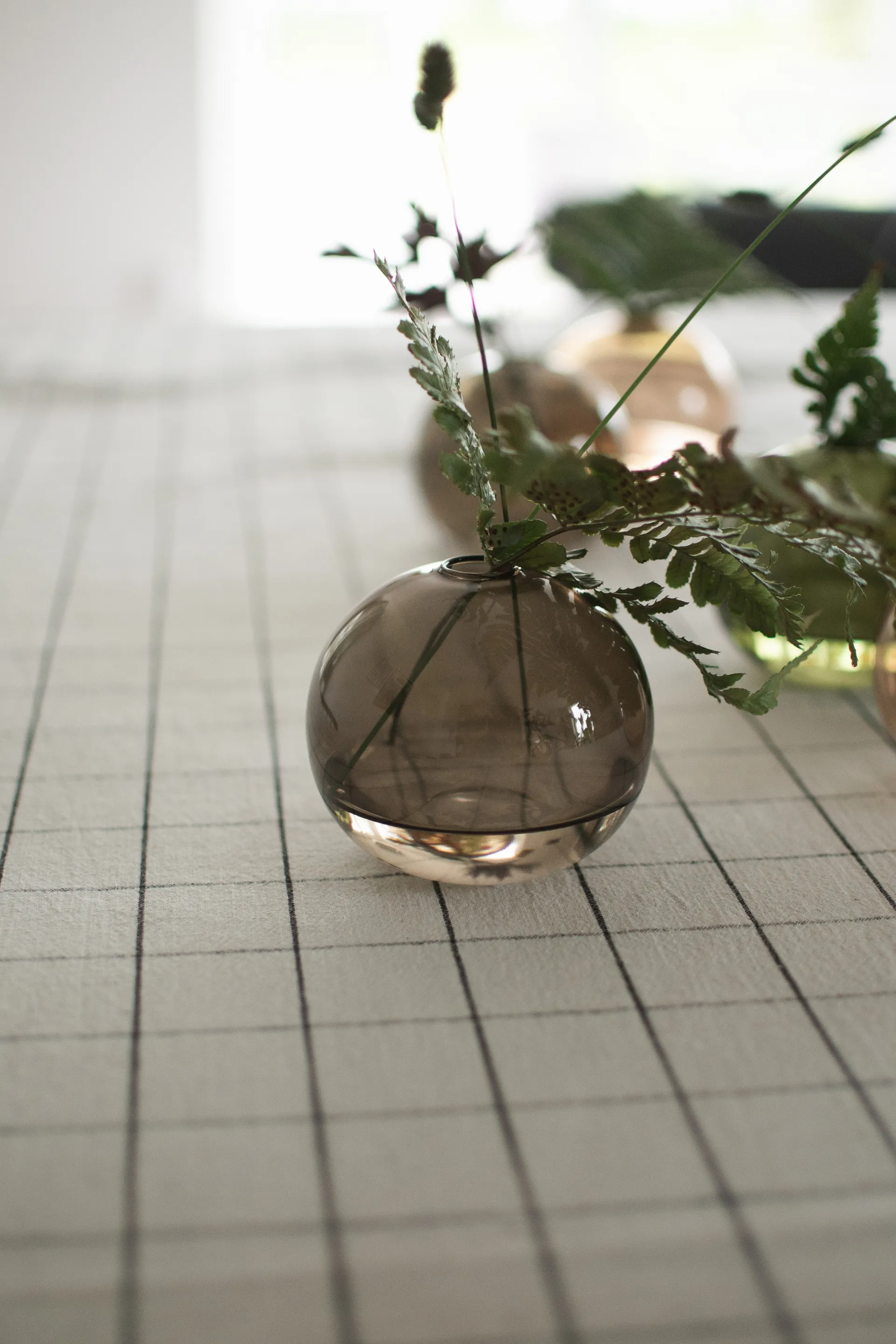 Ball 花瓶 Ø10 cm, Brown DBKD | ディービーケーディー
