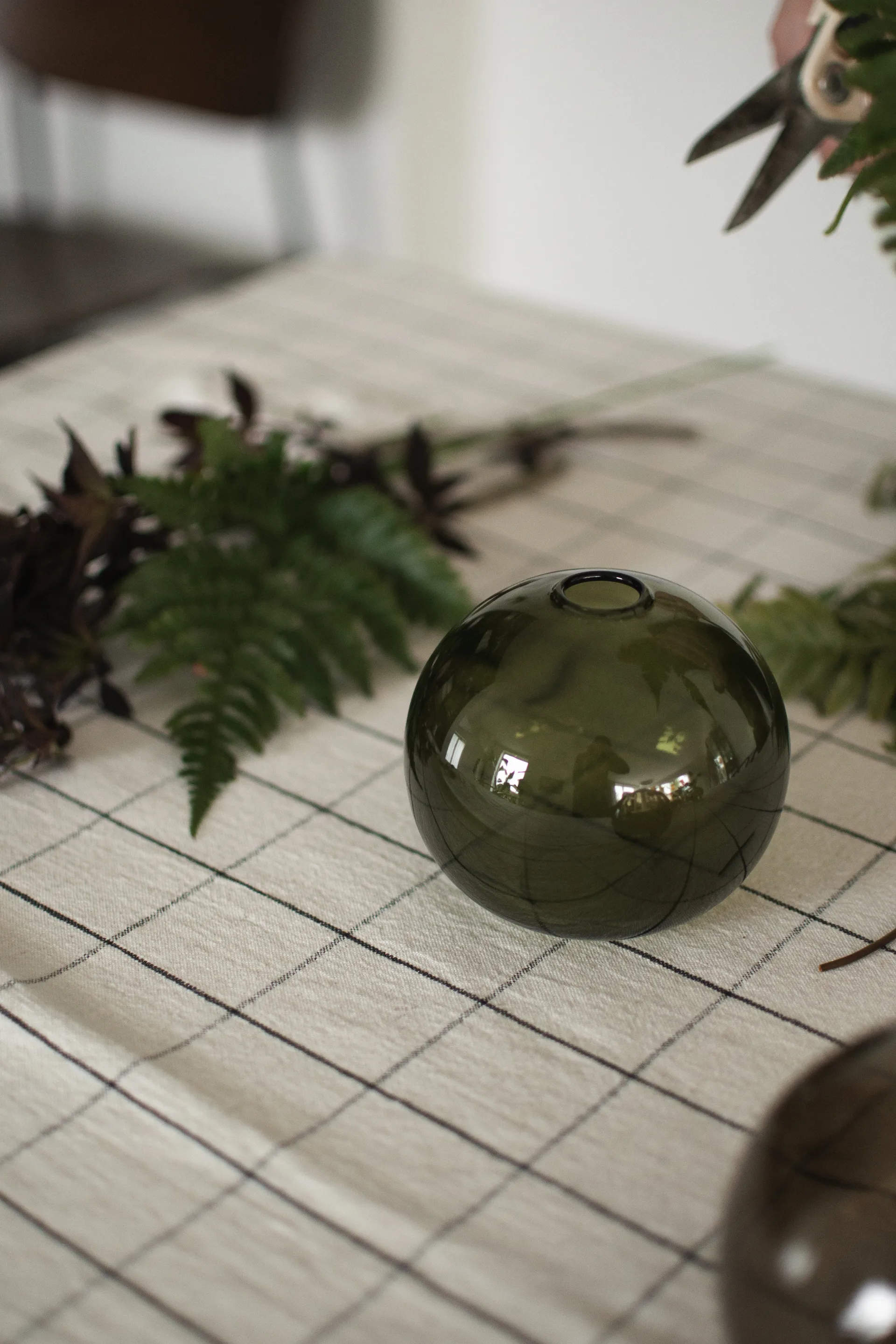 Ball 花瓶 Ø10 cm, Green DBKD | ディービーケーディー