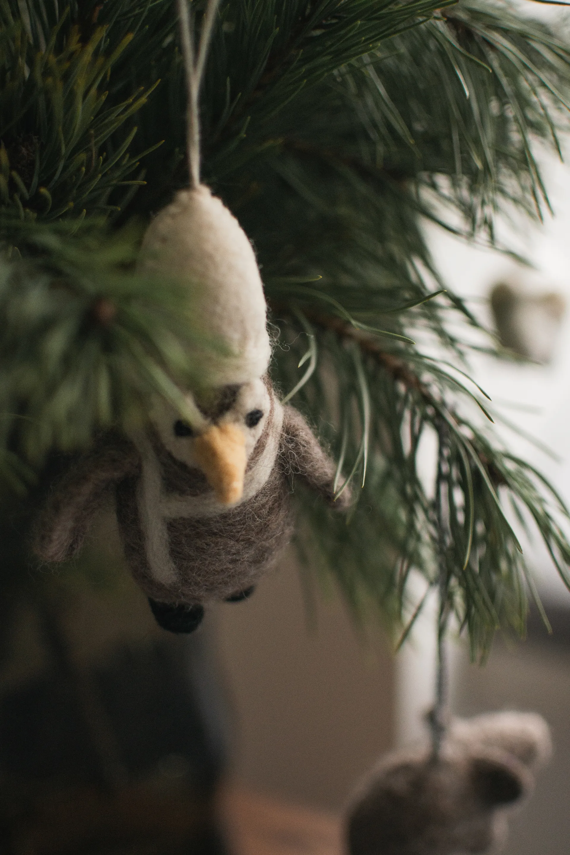 ハンギングペンギン デコレーションハンガー, Beige-white DBKD | ディービーケーディー