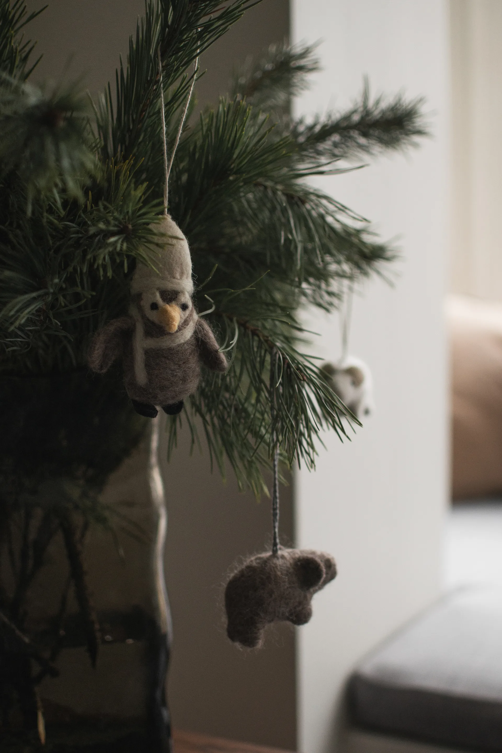 ハンギングペンギン デコレーションハンガー, Beige-white DBKD | ディービーケーディー