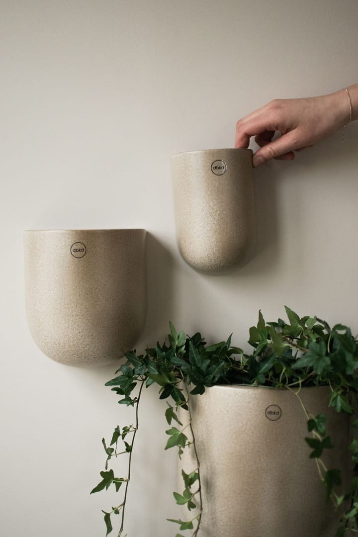 Cut 壁掛け 植木鉢 beige, X-large 24 cm DBKD | ディービーケーディー