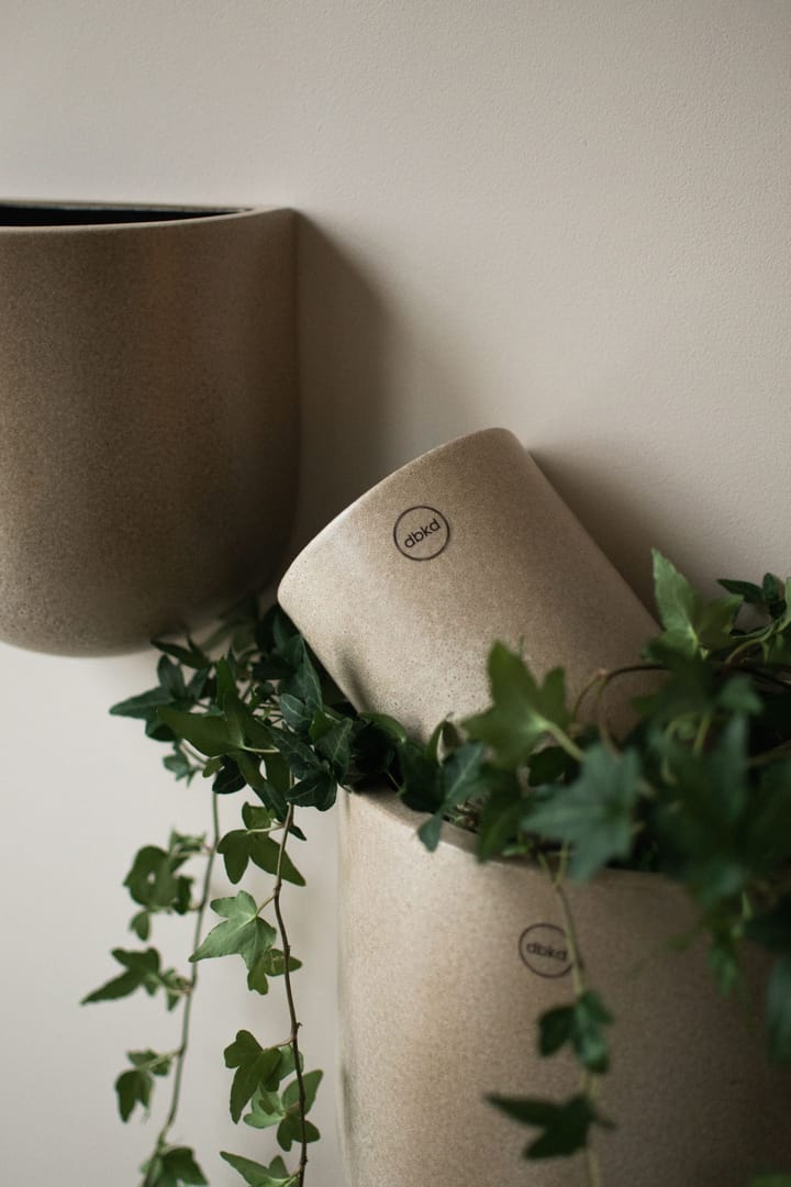 Cut 壁掛け 植木鉢 beige, X-large 24 cm DBKD | ディービーケーディー