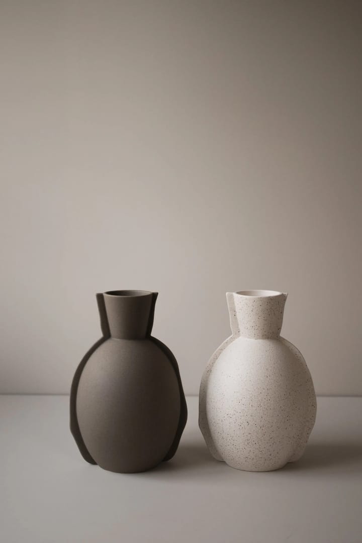 Edge 花瓶 H30 cm, Taupe DBKD | ディービーケーディー