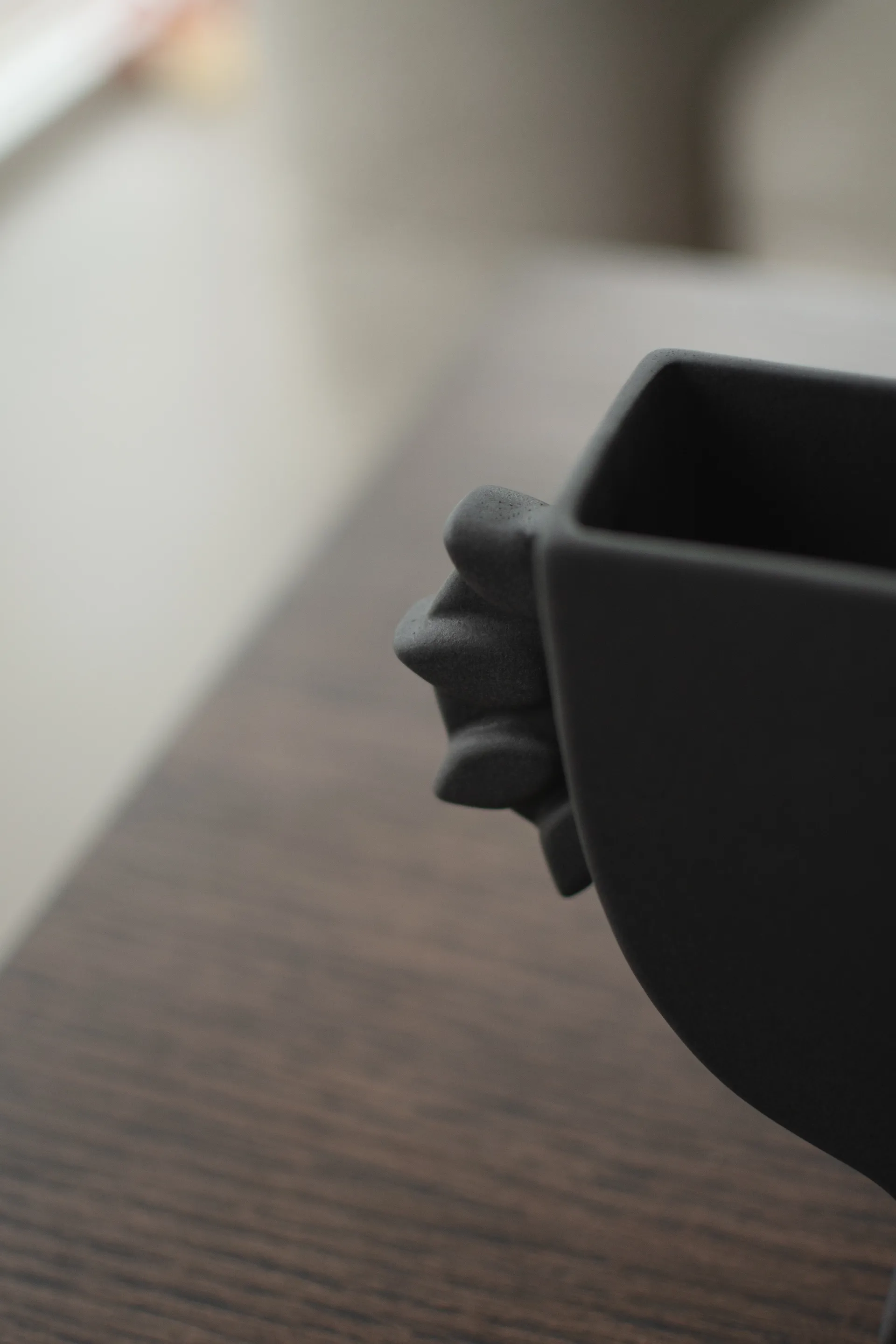 Flat 花瓶 16 cm, Black DBKD | ディービーケーディー