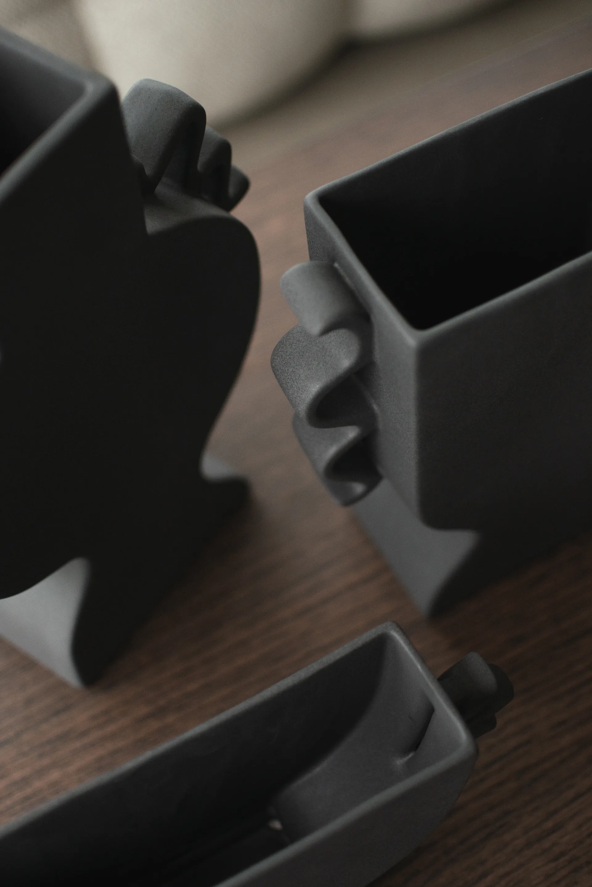 Flat 花瓶 25 cm, Black DBKD | ディービーケーディー