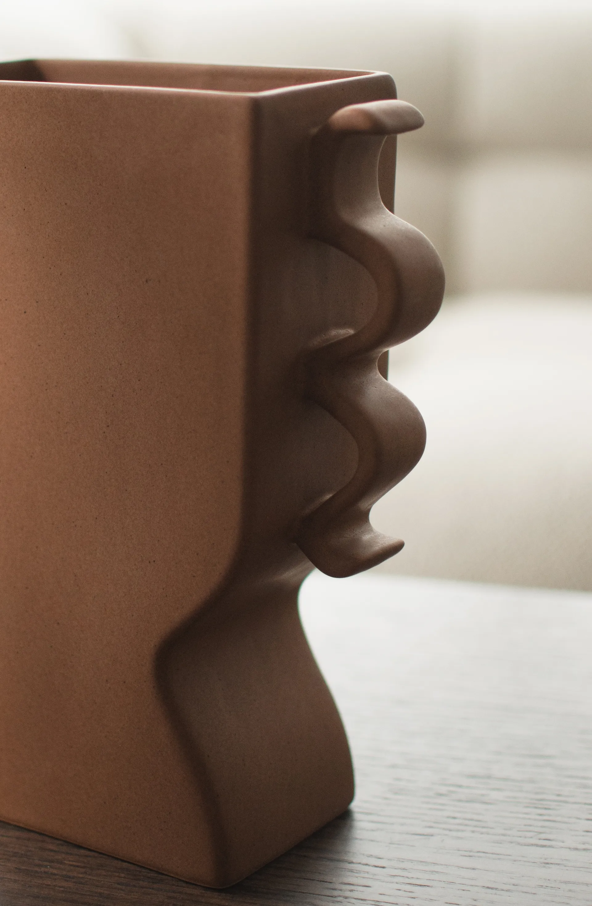 Flat 花瓶 33 cm, Brown DBKD | ディービーケーディー