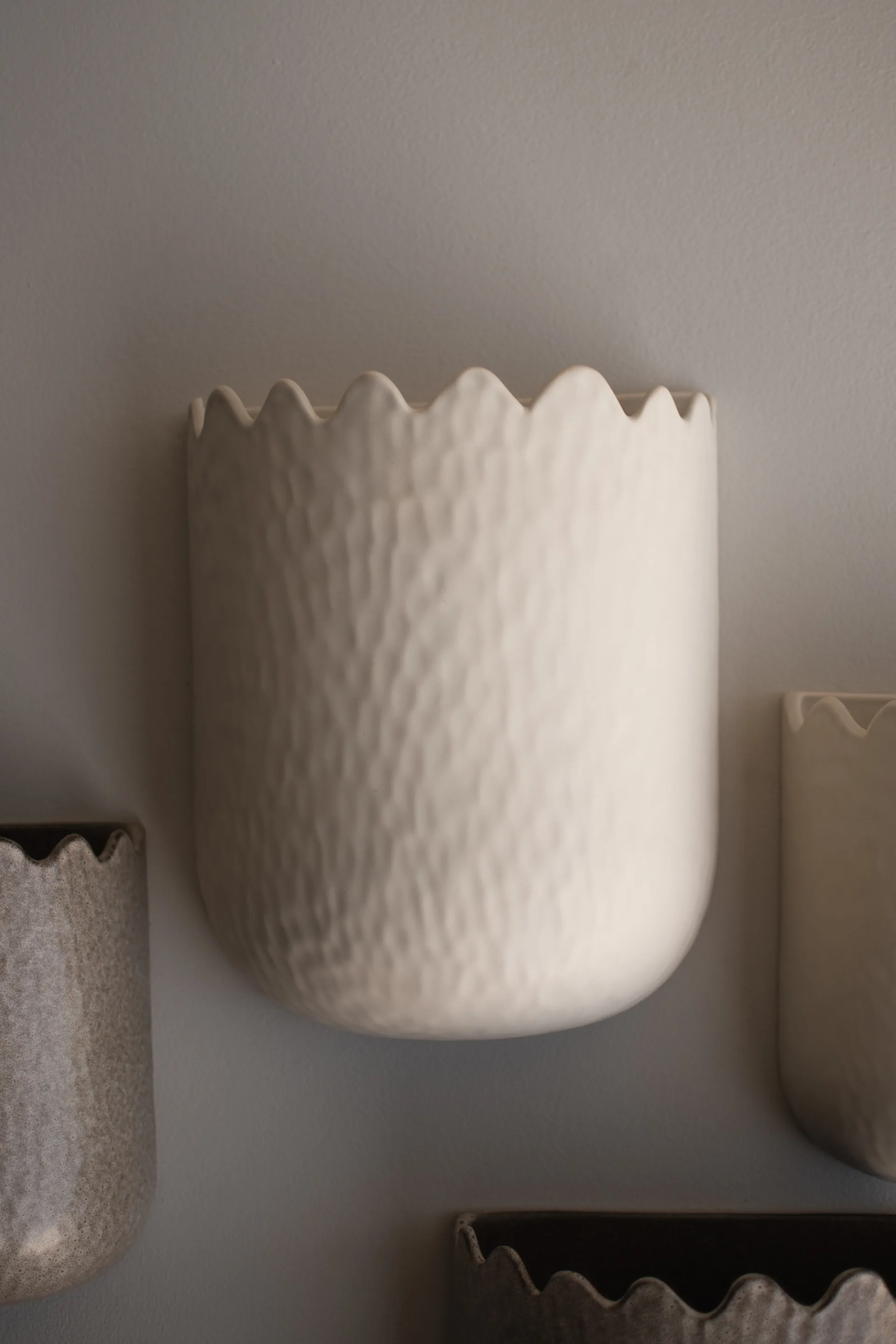 Flowery ウォールポット 24 cm, Cream DBKD | ディービーケーディー