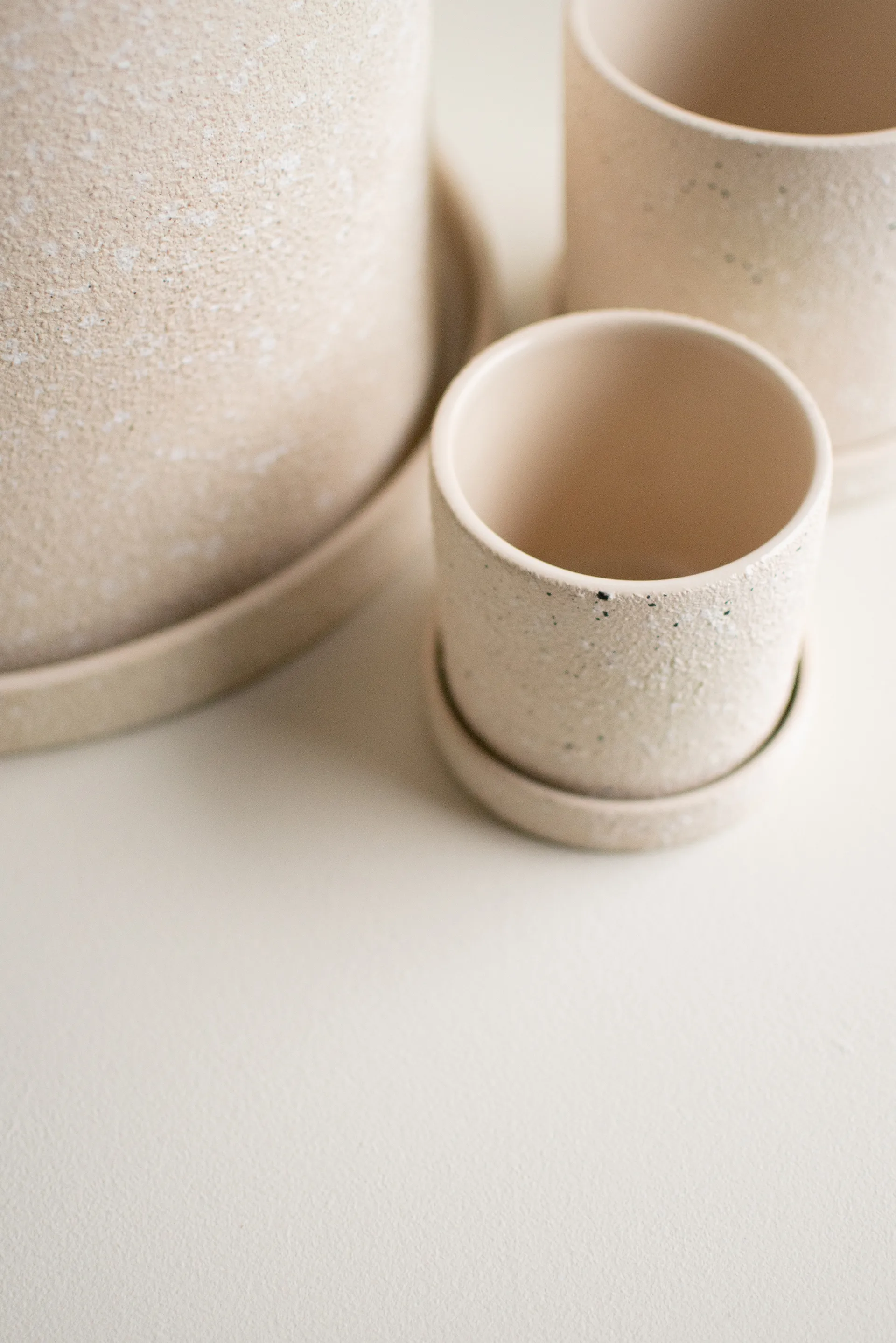 Grow 受け皿付 植木鉢 Ø10 cm, Cream structure DBKD | ディービーケーディー