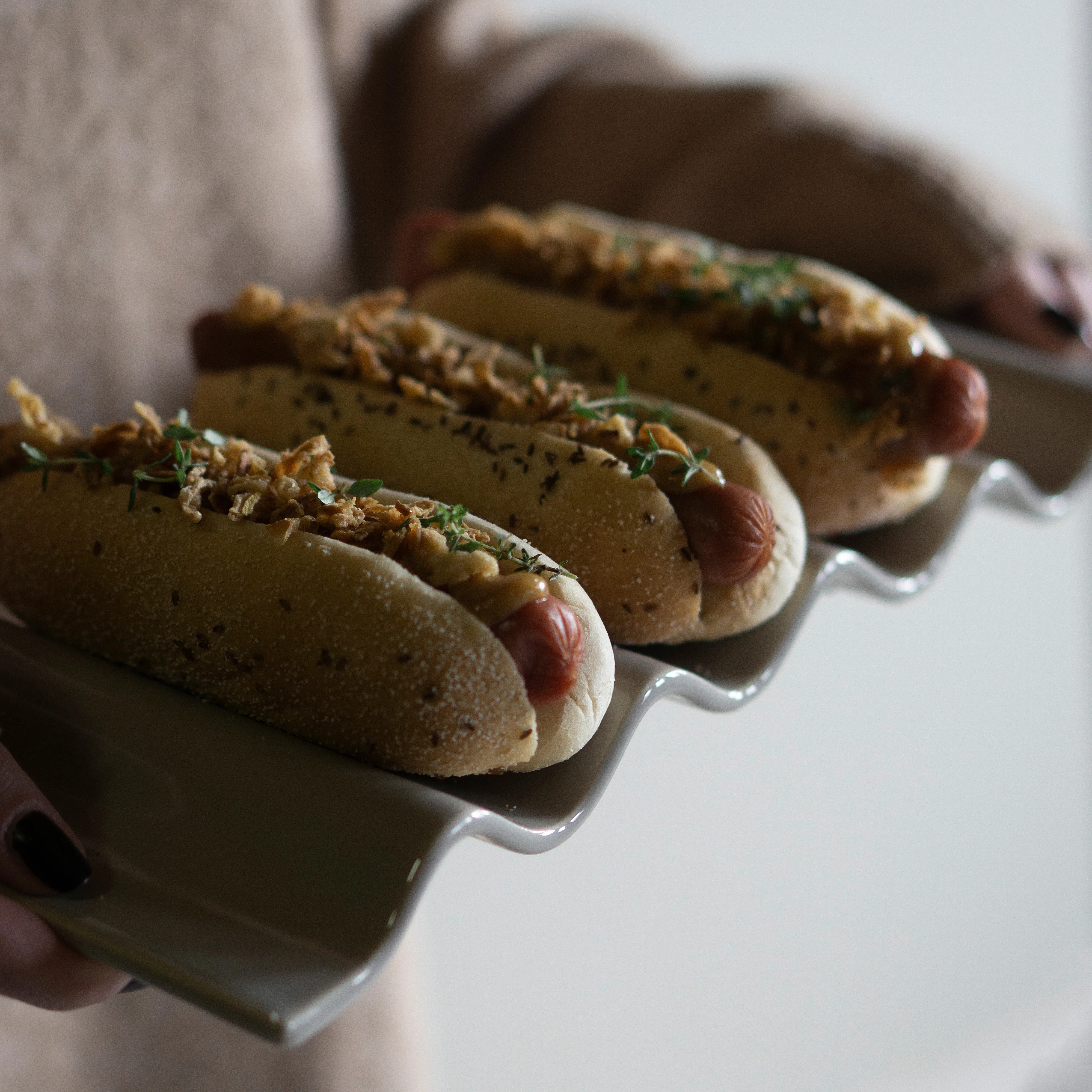 DBKD | ディービーケーディー からのHold hotdog ホルダー 14x37 cm
