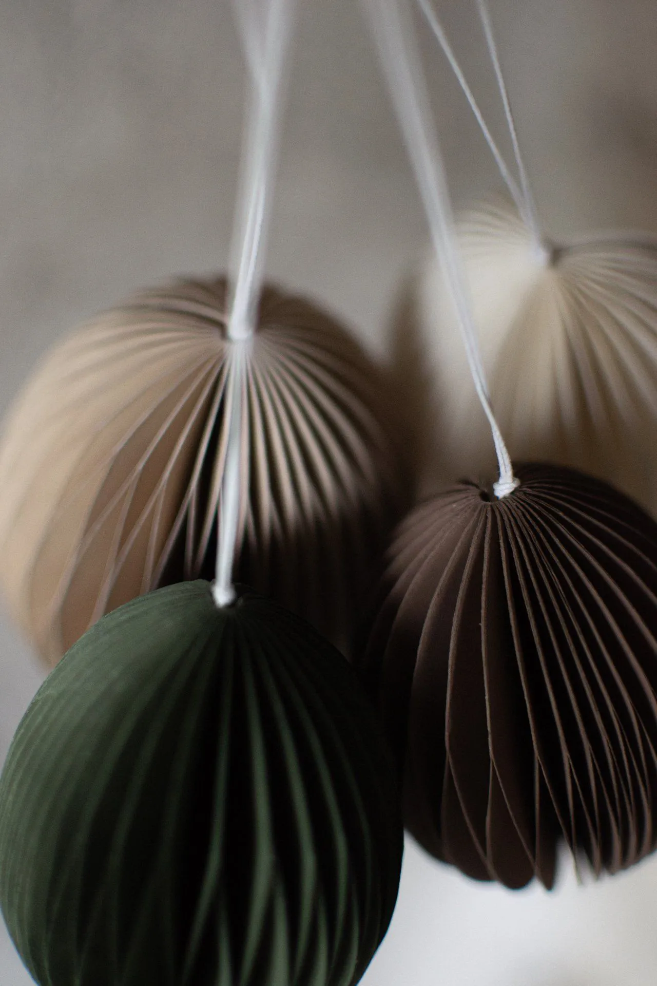 Ovoid イースターデコレーションペーパー 7 cm, Moss DBKD | ディービーケーディー