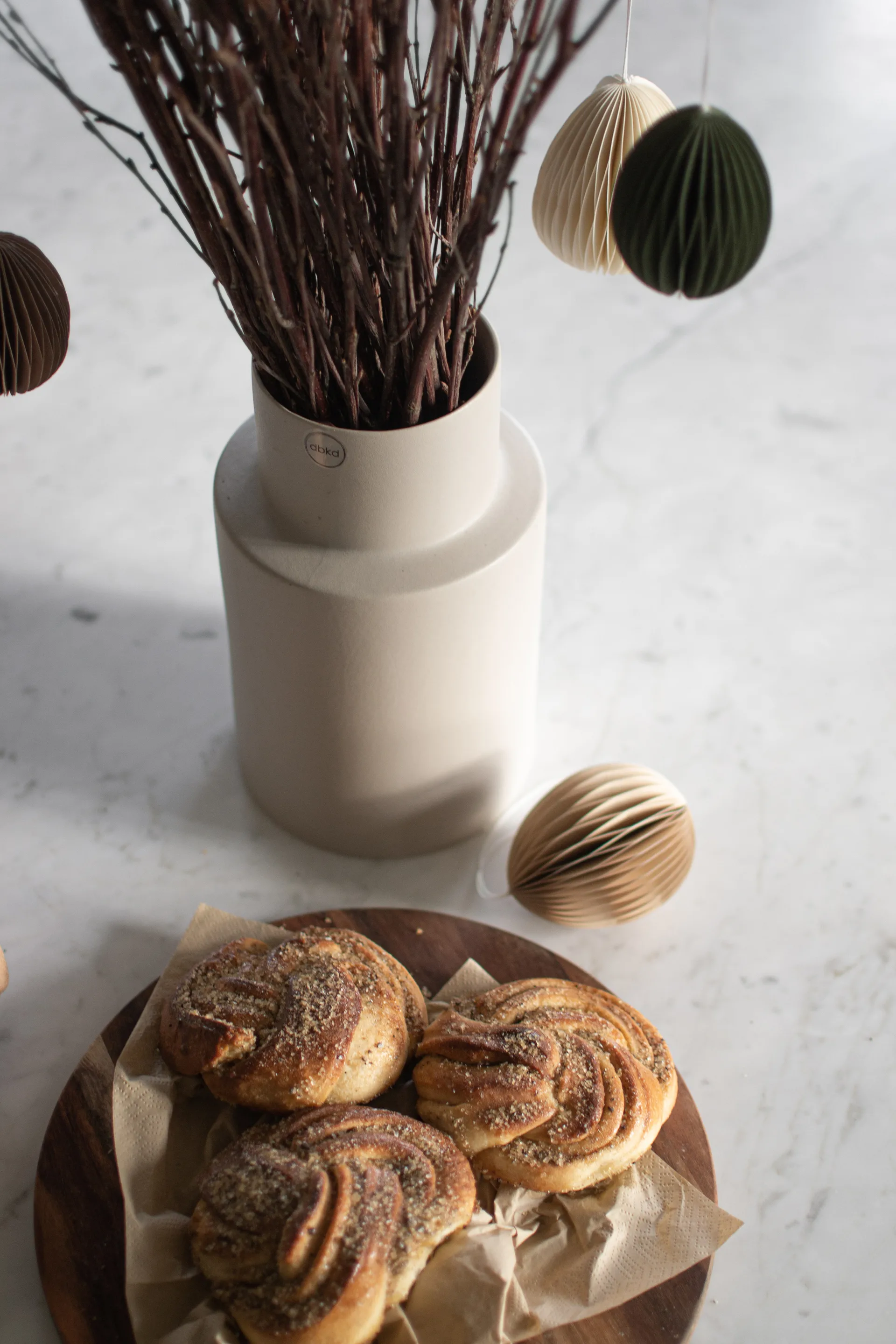 Ovoid イースターデコレーションペーパー 7 cm, Sand DBKD | ディービーケーディー