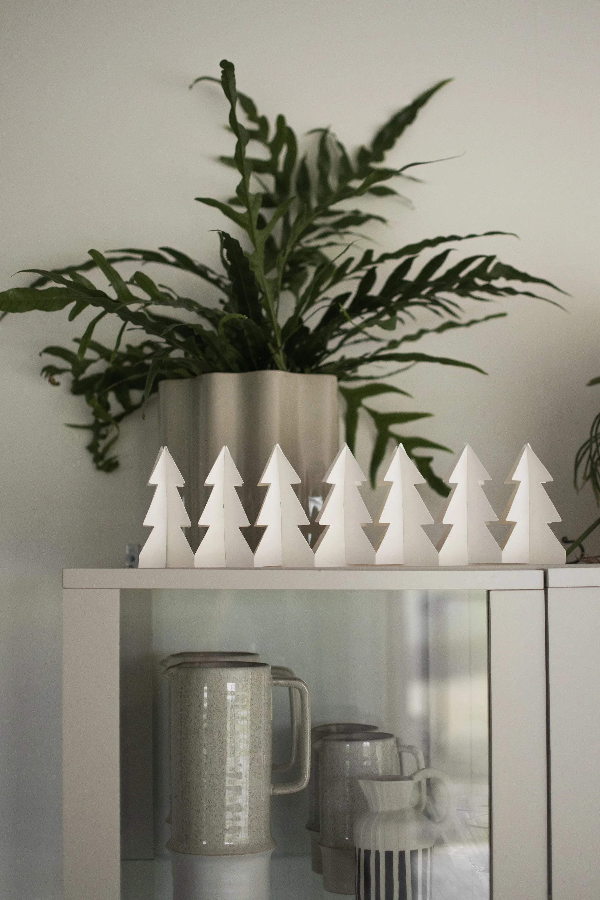 Tree in a row デコレーション, White, 7x60 cm DBKD | ディービーケーディー