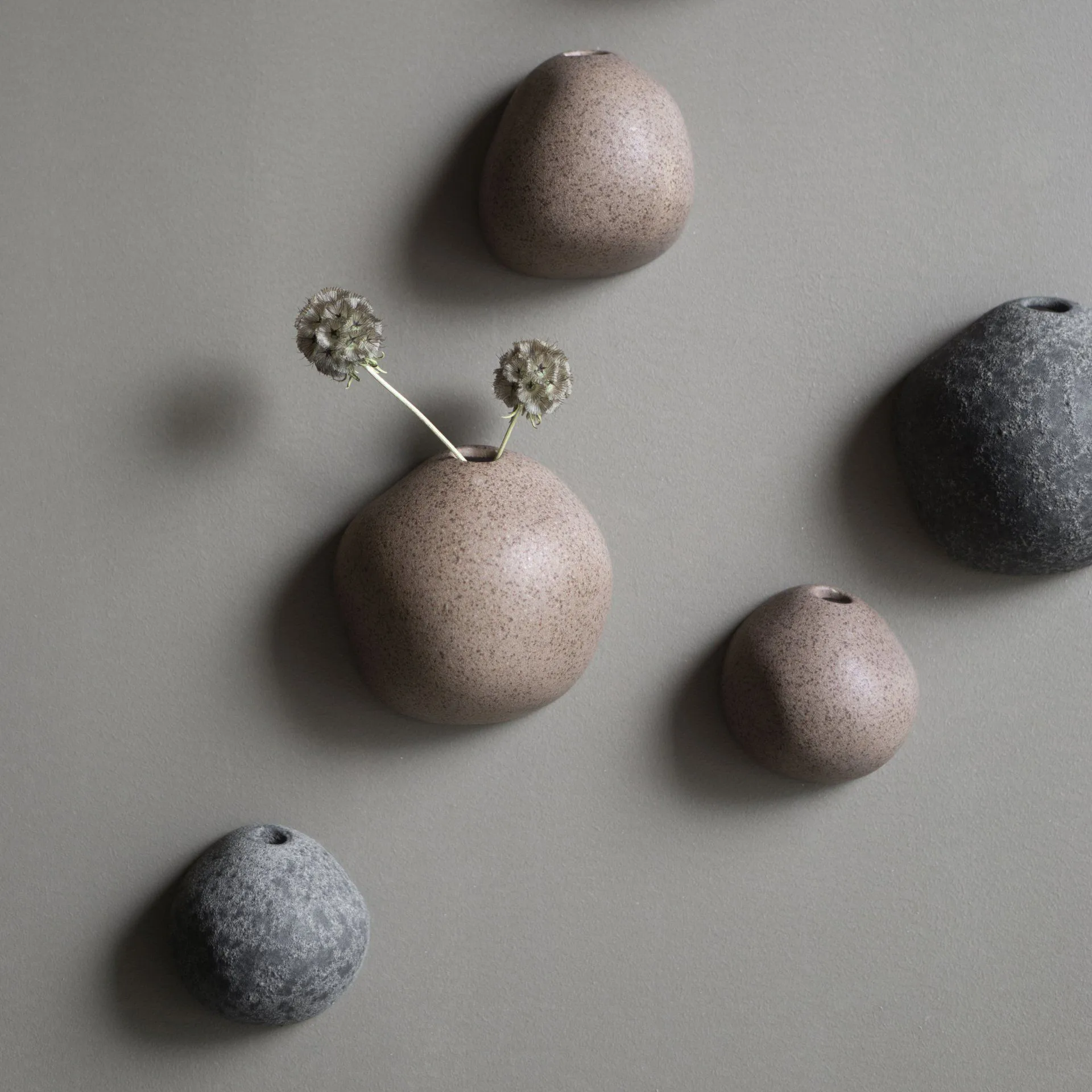 ミニチュア wall mounted 花瓶 ブラウン, small Ø8 cm DBKD | ディービーケーディー