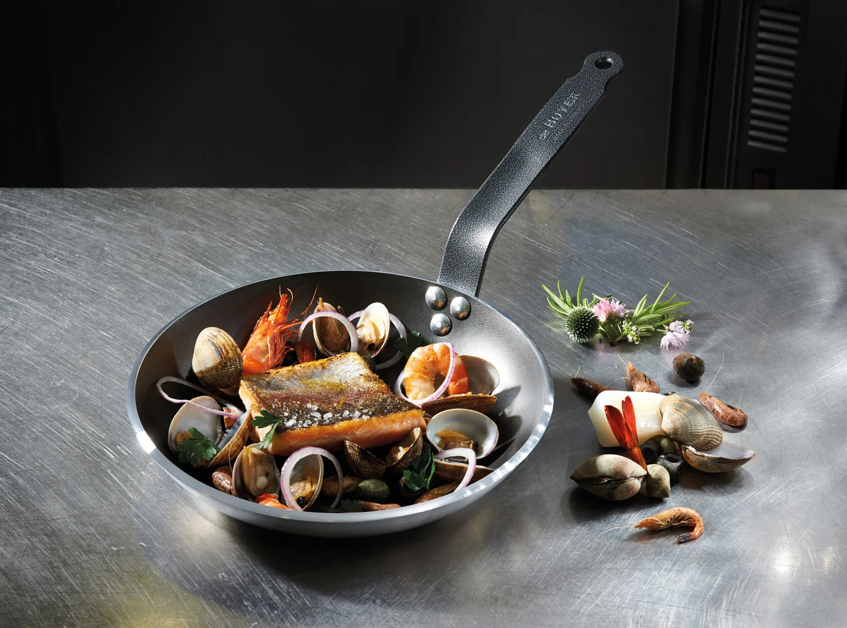 Choc 5 Resto フライパン インダクション, 24 cm De Buyer | デバイヤー