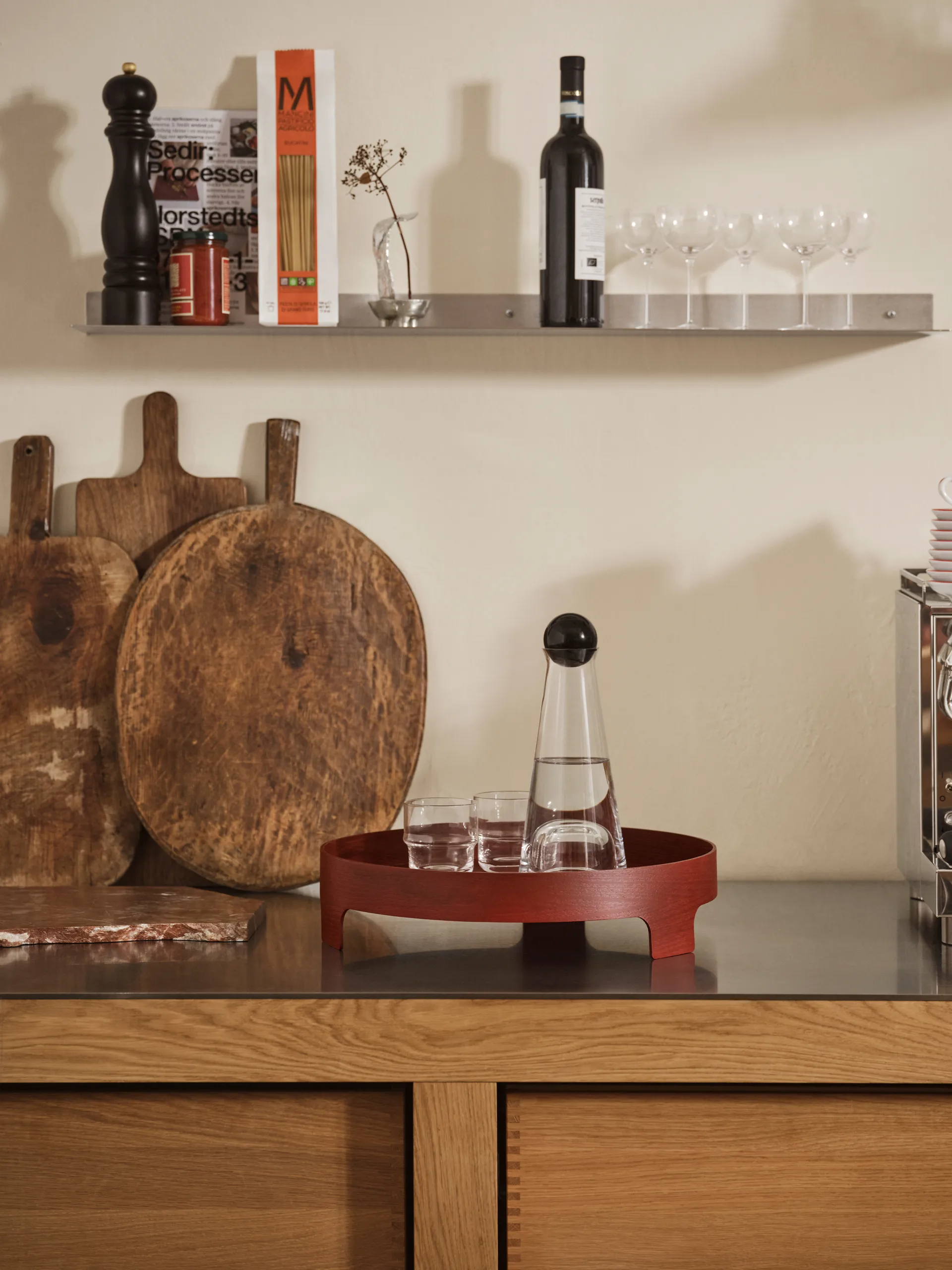 Bridge トレイ, Red, Ø42 cm Design House Stockholm | デザインハウス ストックホルム