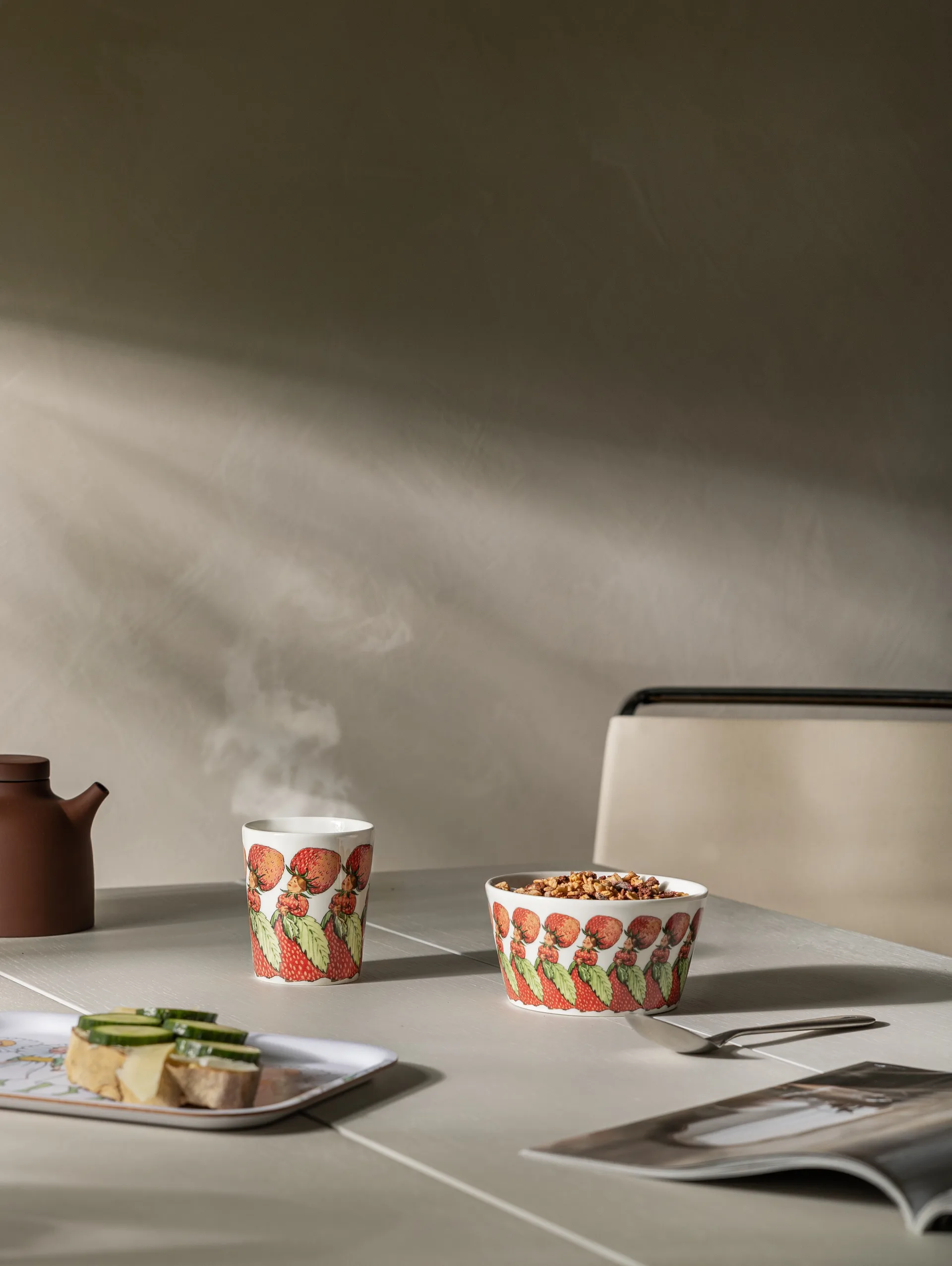 Familjen Jordgubbe マグ, 28 cl Design House Stockholm | デザインハウス ストックホルム