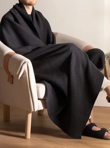 Pleece スロー 140x160 cm - Black - Design House Stockholm | デザインハウス ストックホルム