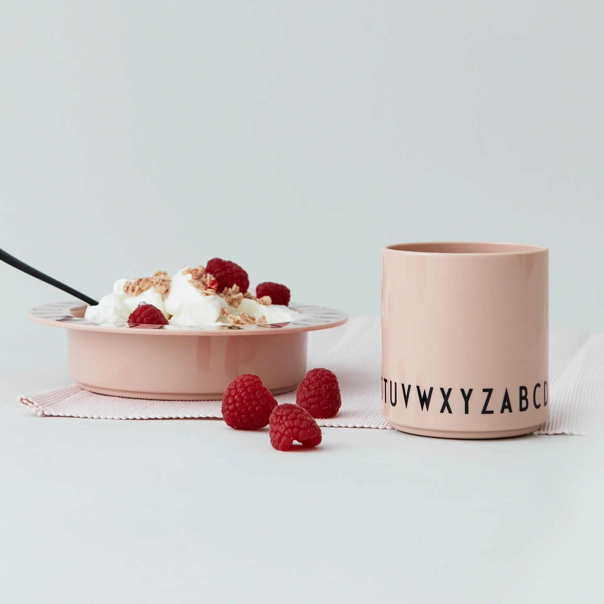 Eat and Learn childrens カップ, Nude Design Letters | デザインレターズ