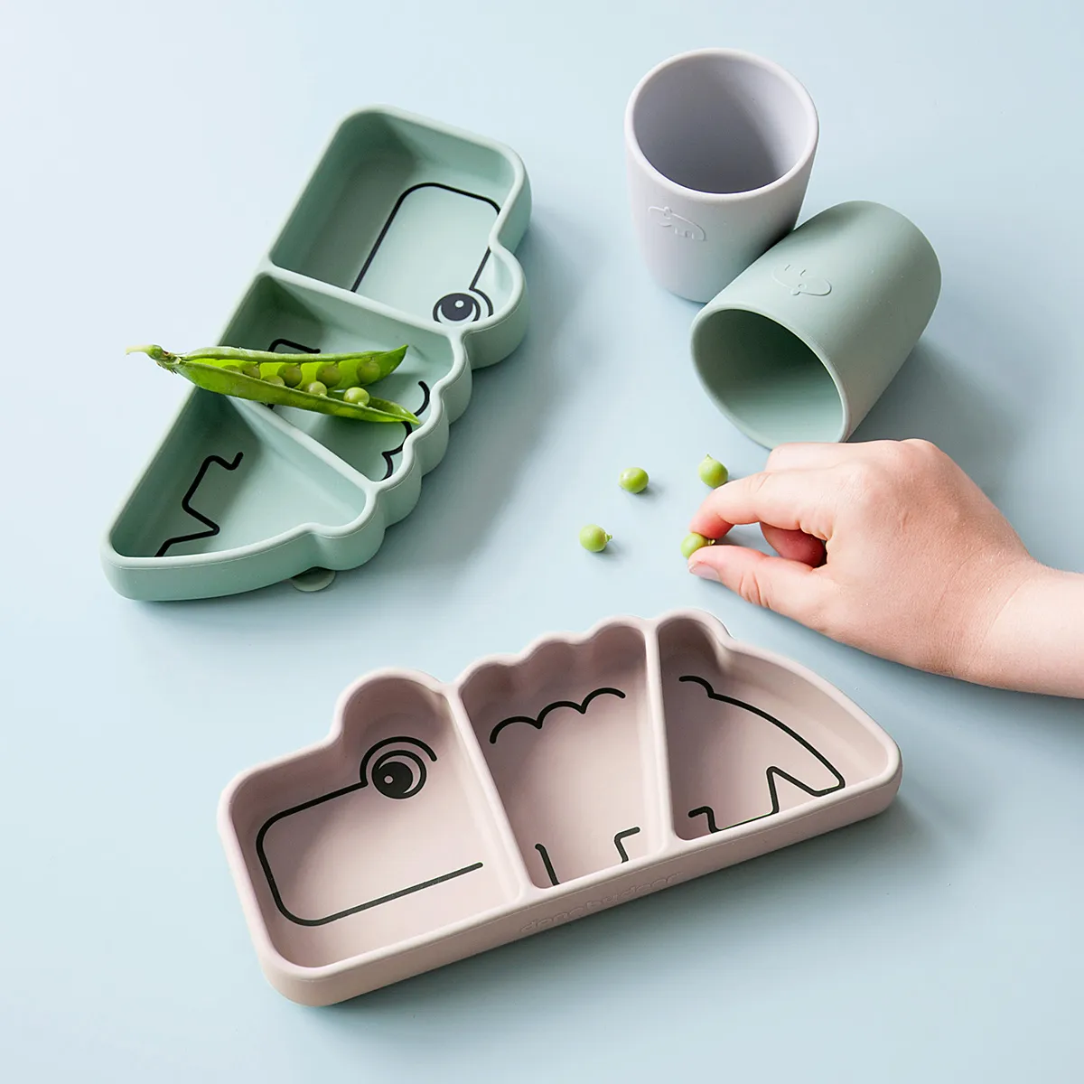 Croco Stick&Stay 子供用プレート 9x21 cm, Powder Done by deer