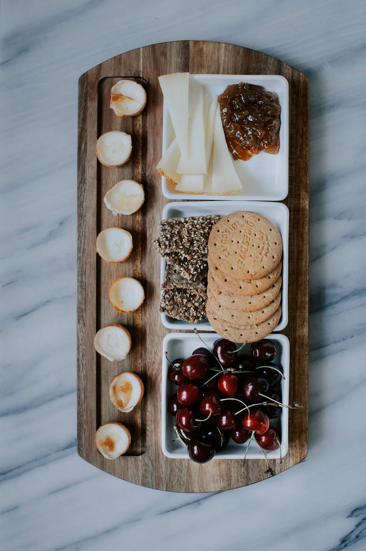 Selina サービングトレイ + ボウル 4個セット, Acacia-white porcelain Dorre