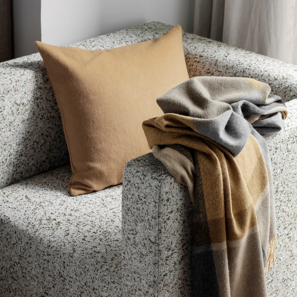 Manhattan スロー, ocher yellow-smoked glass Elvang Denmark