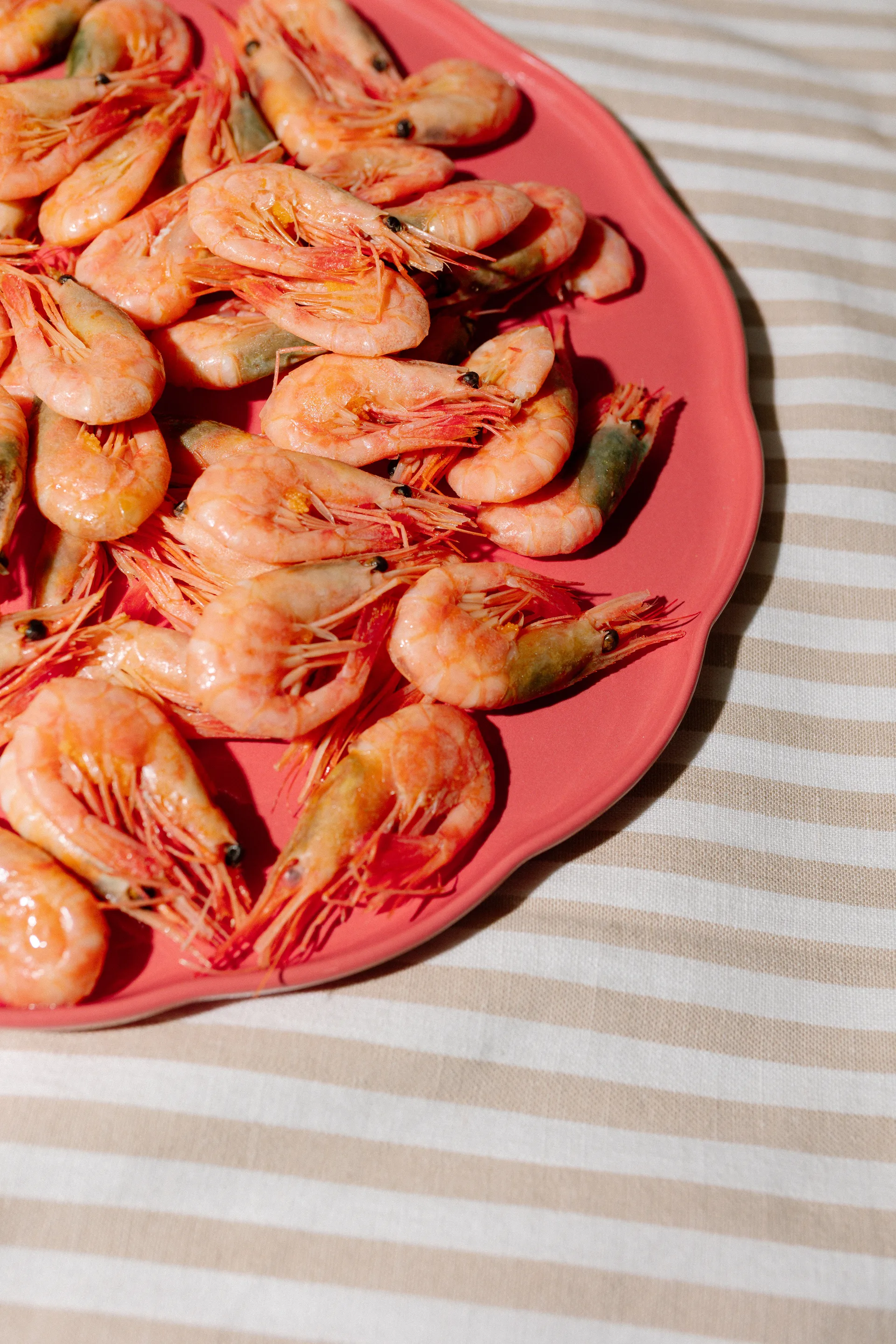 Emile Henry マドレーヌ サービングプラッター, Bubblegum, round Emile Henry