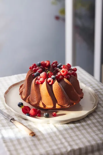 Emile Henry マドレーヌ サービングプラッター - Cream, round - Emile Henry