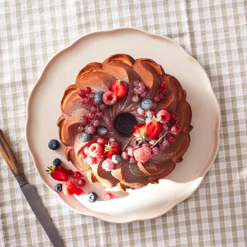 Emile Henry マドレーヌ サービングプラッター - Cream, round - Emile Henry