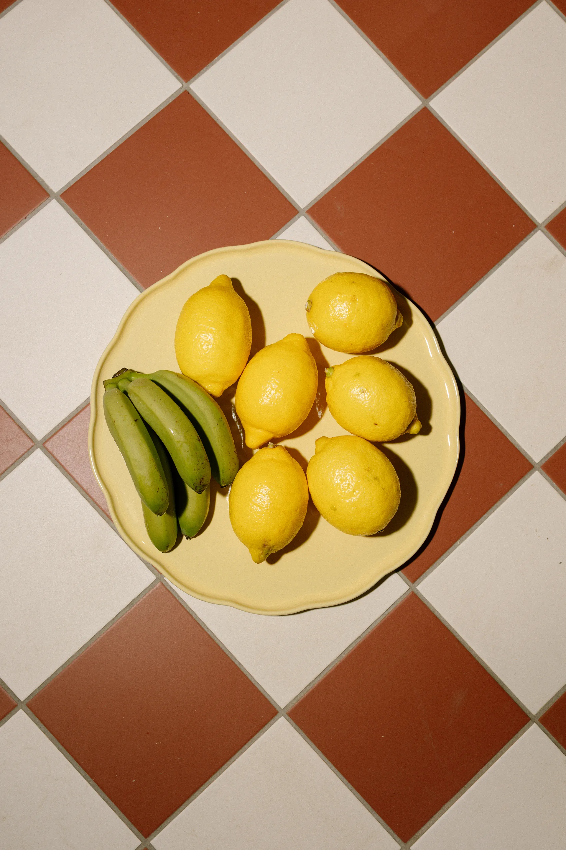 Emile Henry マドレーヌ サービングプラッター, Vanilla, round Emile Henry