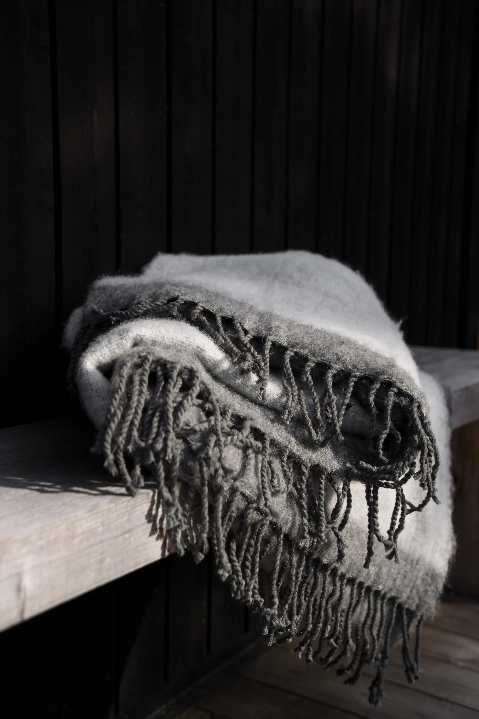 Ernst フリンジ付きスロー 130x170 cm, Dark gray-white ERNST | エルンスト