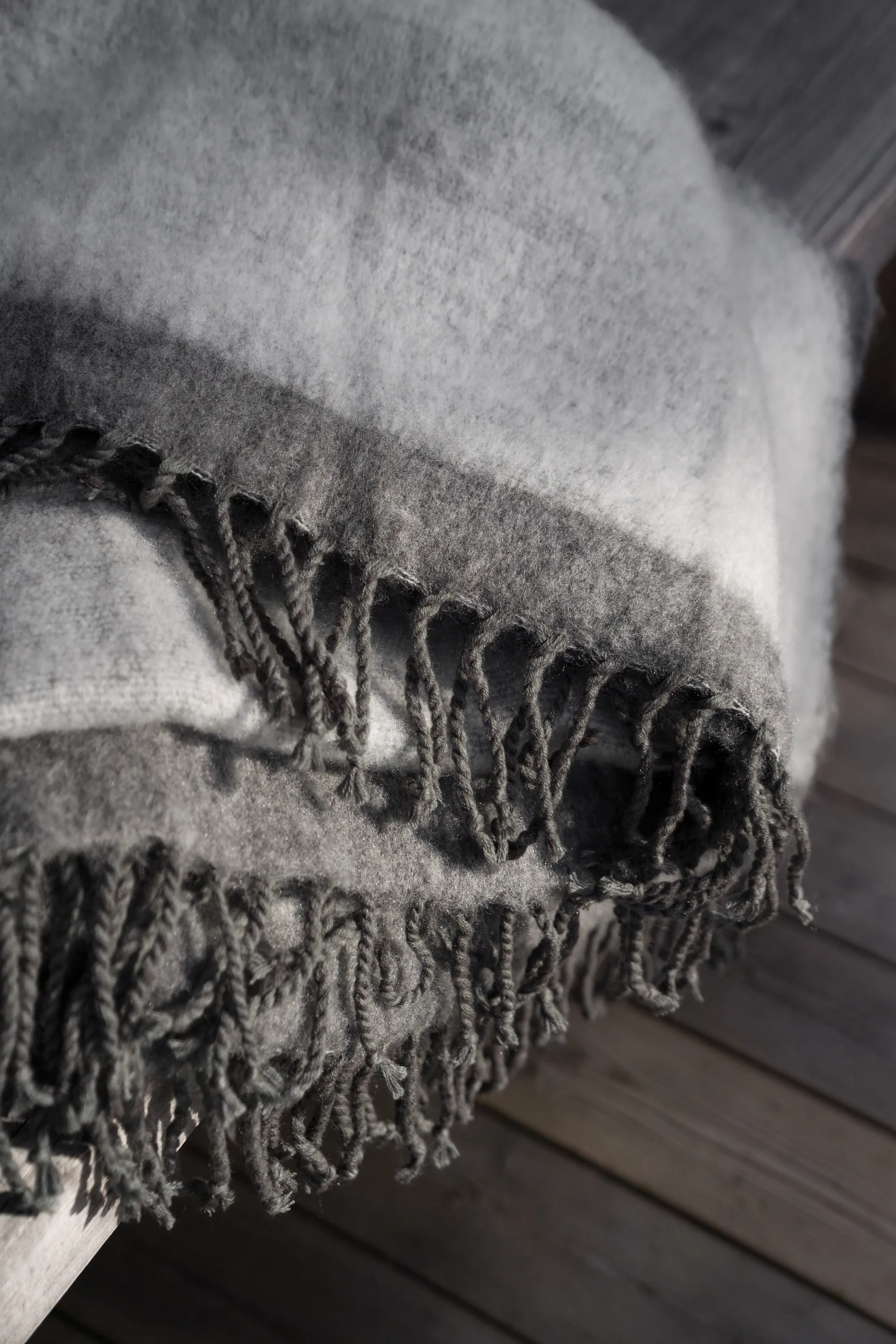 Ernst フリンジ付きスロー 130x170 cm, Dark gray-white ERNST | エルンスト