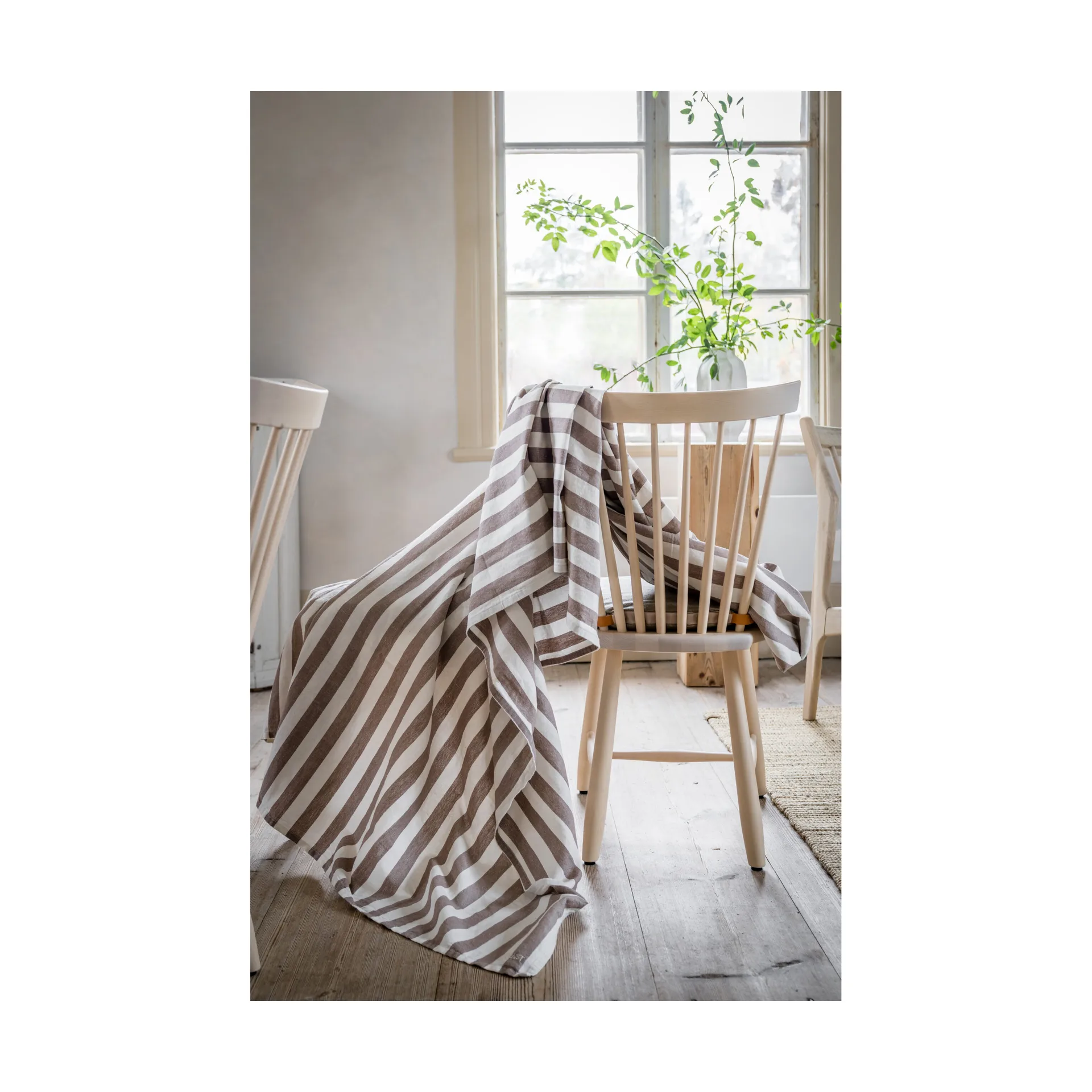 Ernst テーブルクロス ストライプ 145x300 cm, Mole-white ERNST | エルンスト