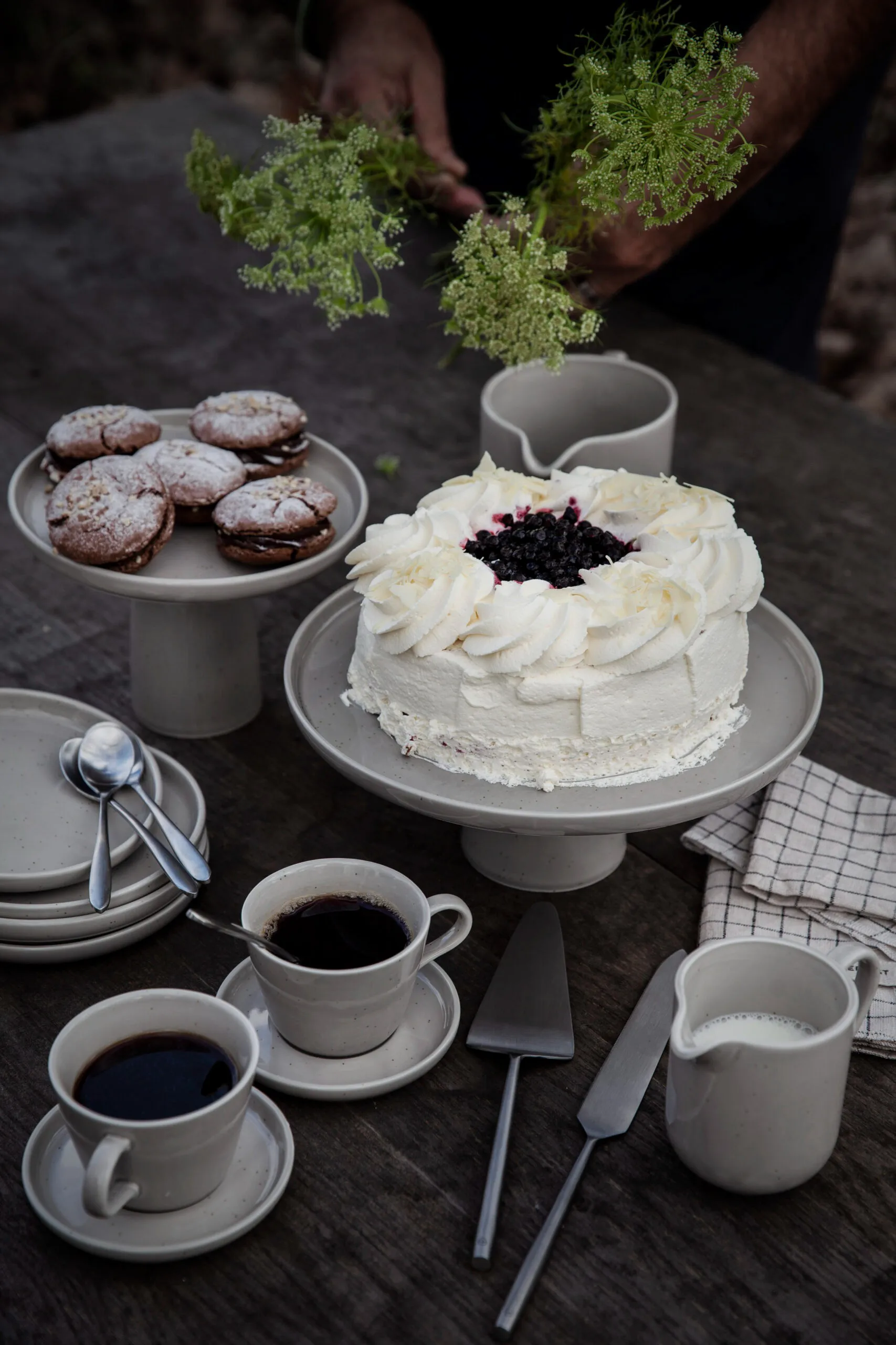 Ernst ケーキスタンド Ø27 cm, Sand ERNST | エルンスト
