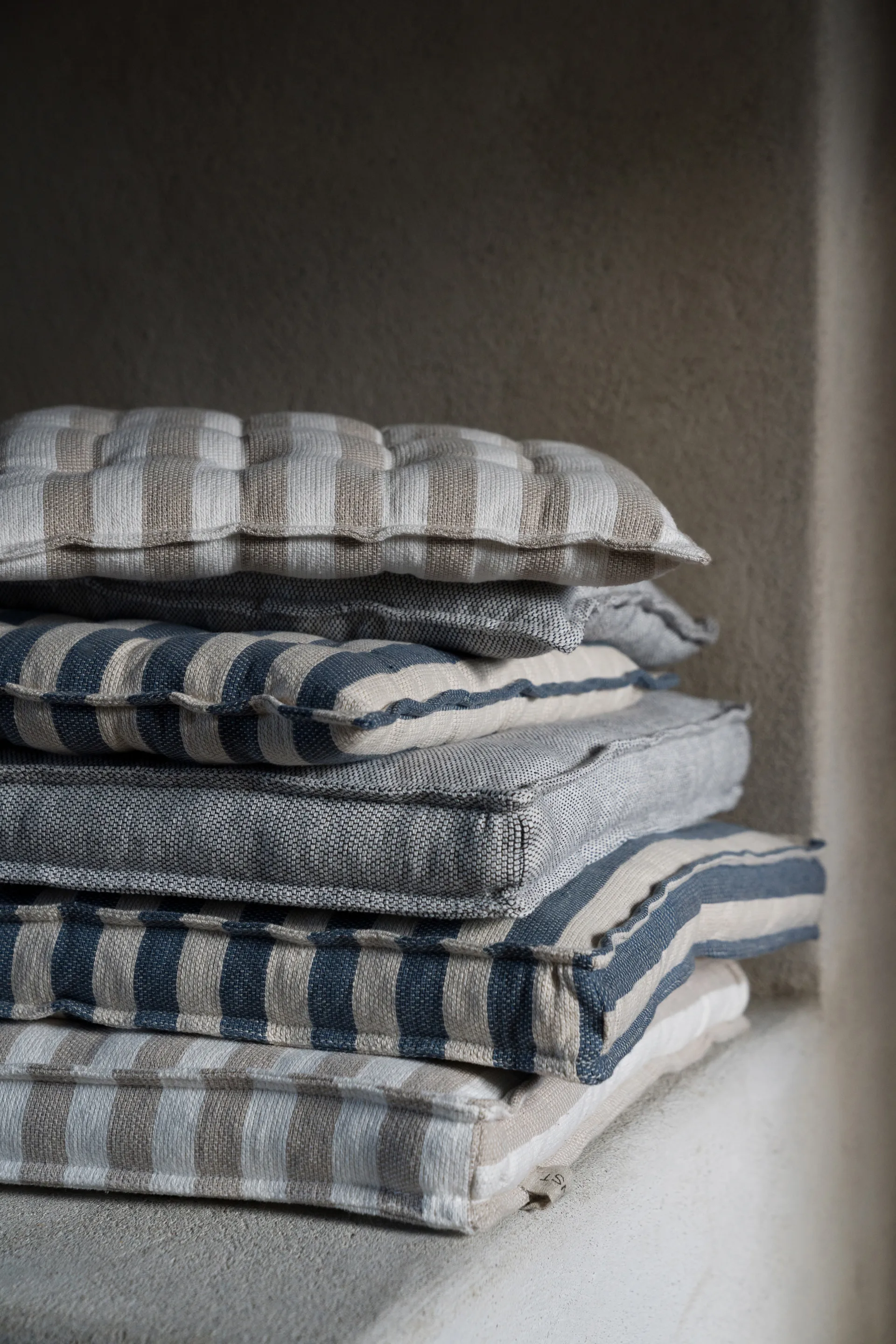 Ernst シートクッション 斑点入り 40x40 cm, Grey ERNST | エルンスト